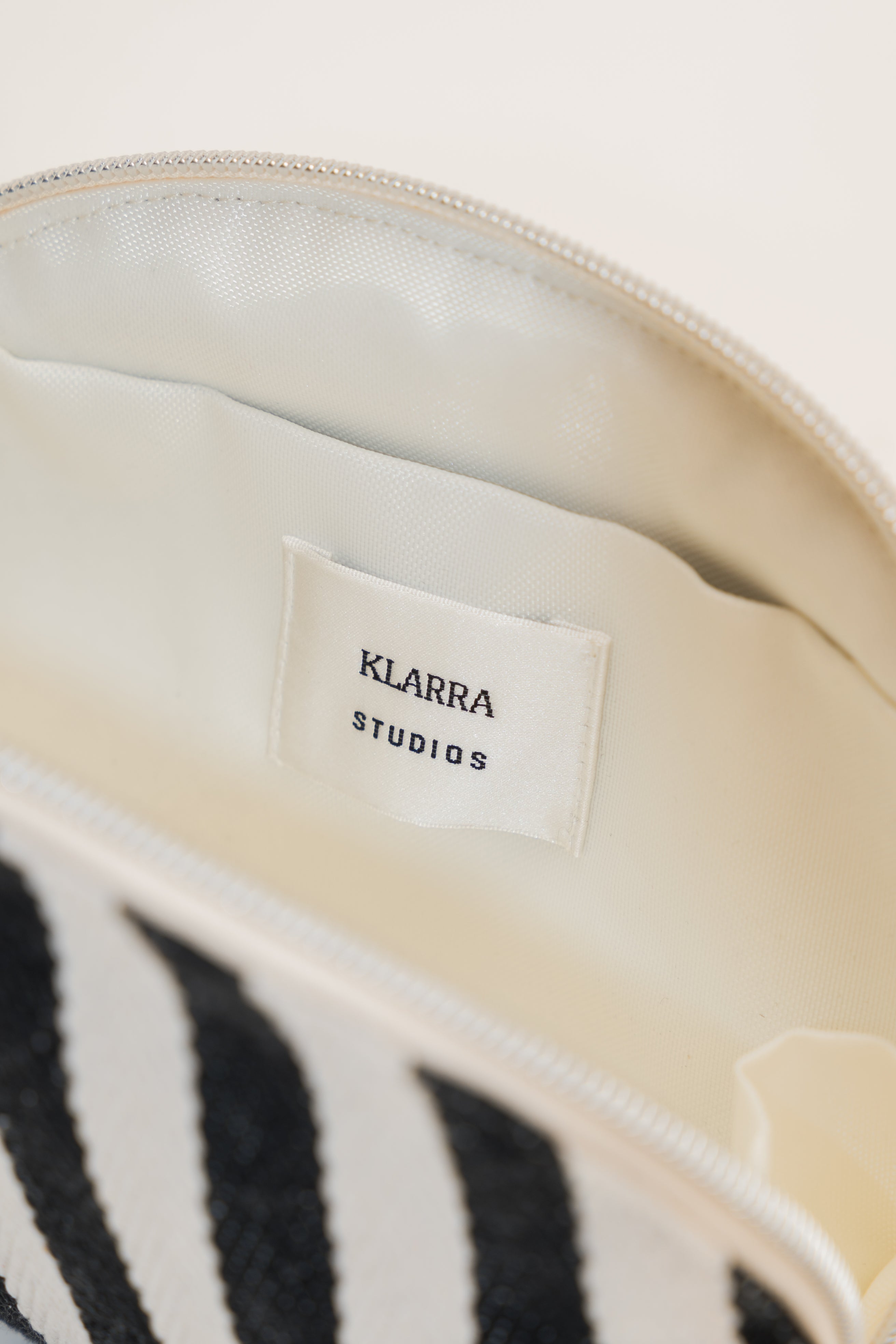 Round Pouch in Stripe