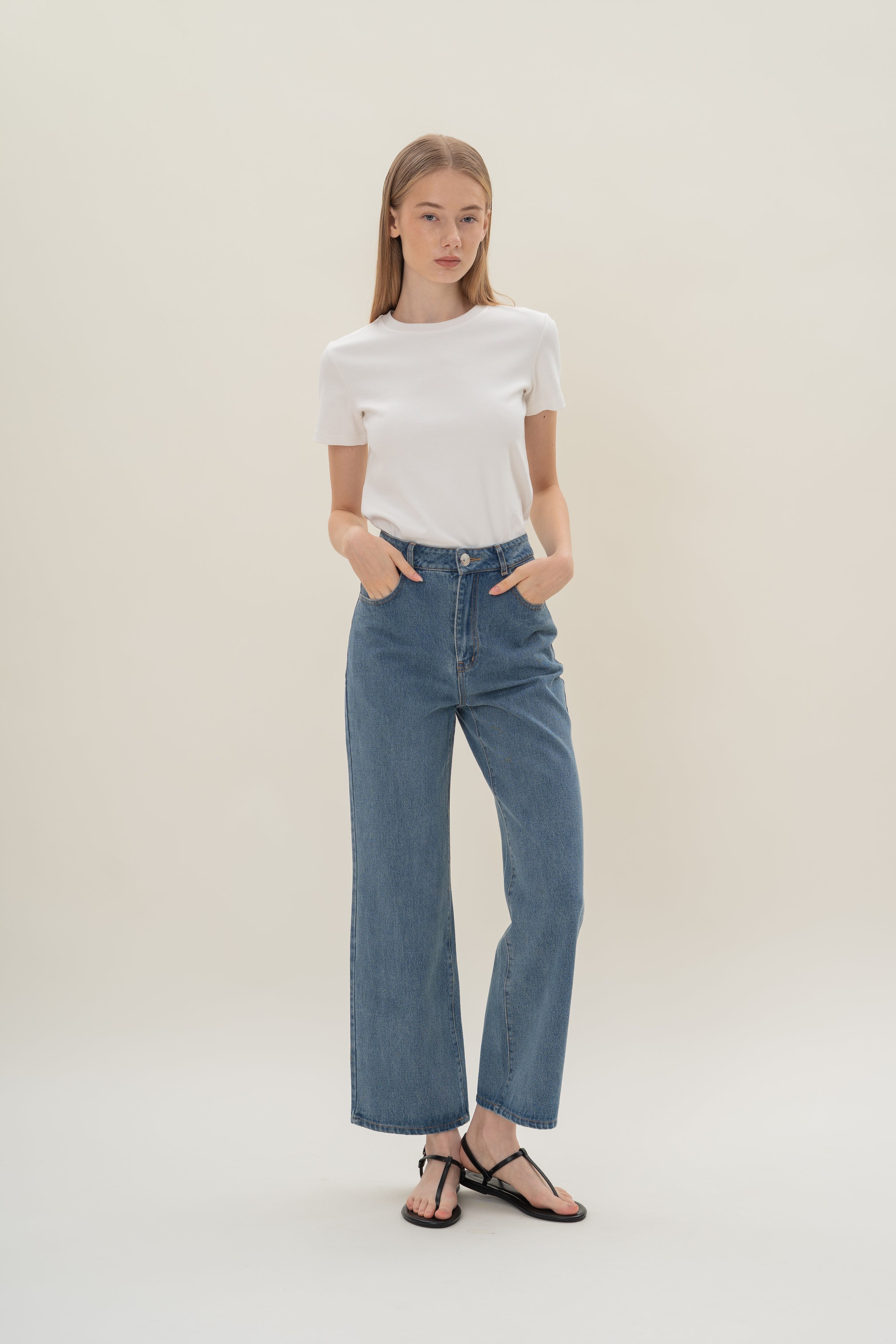 Studios Classic Straight Cut Jeans in Blue Wash