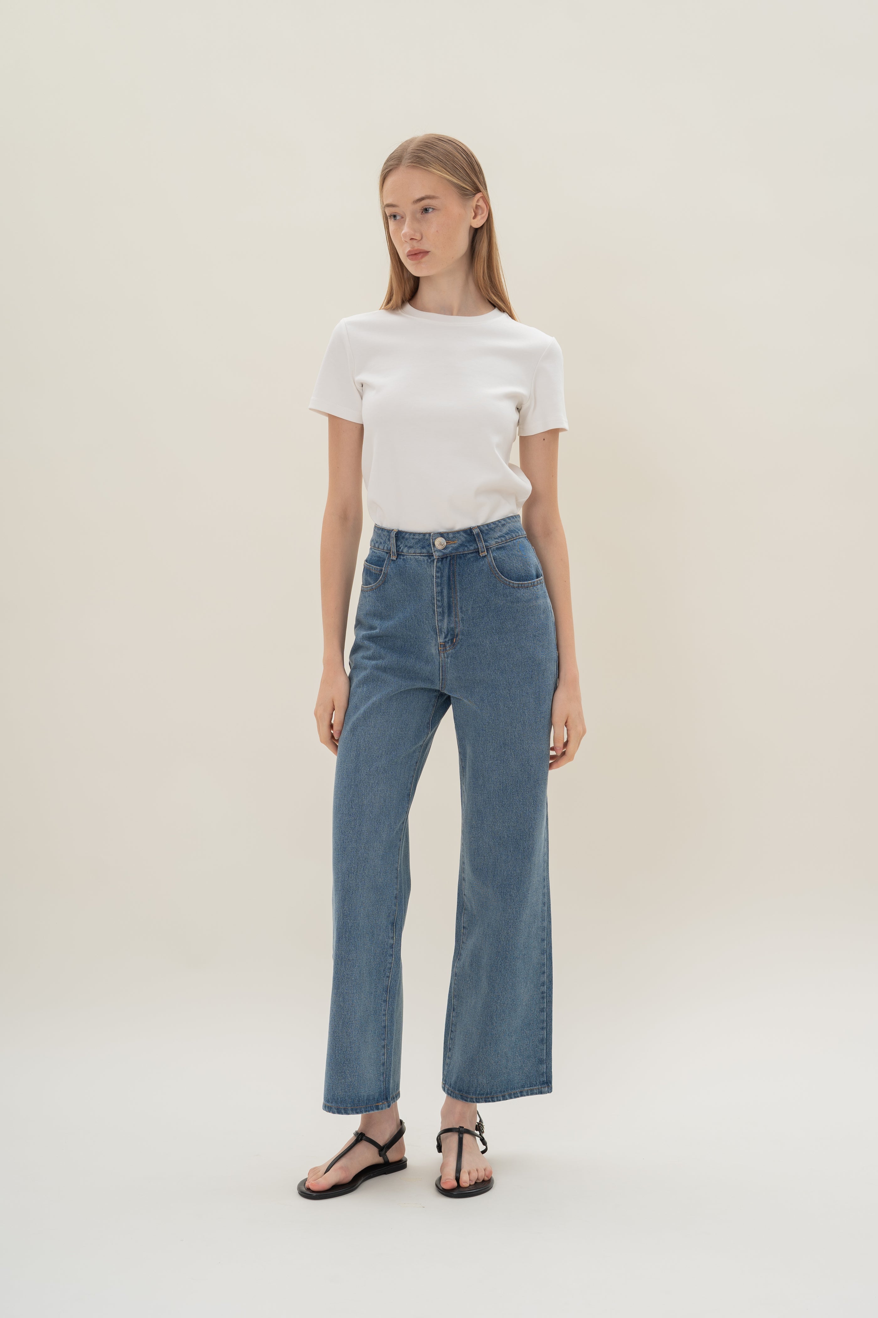 Studios Classic Straight Cut Jeans in Blue Wash