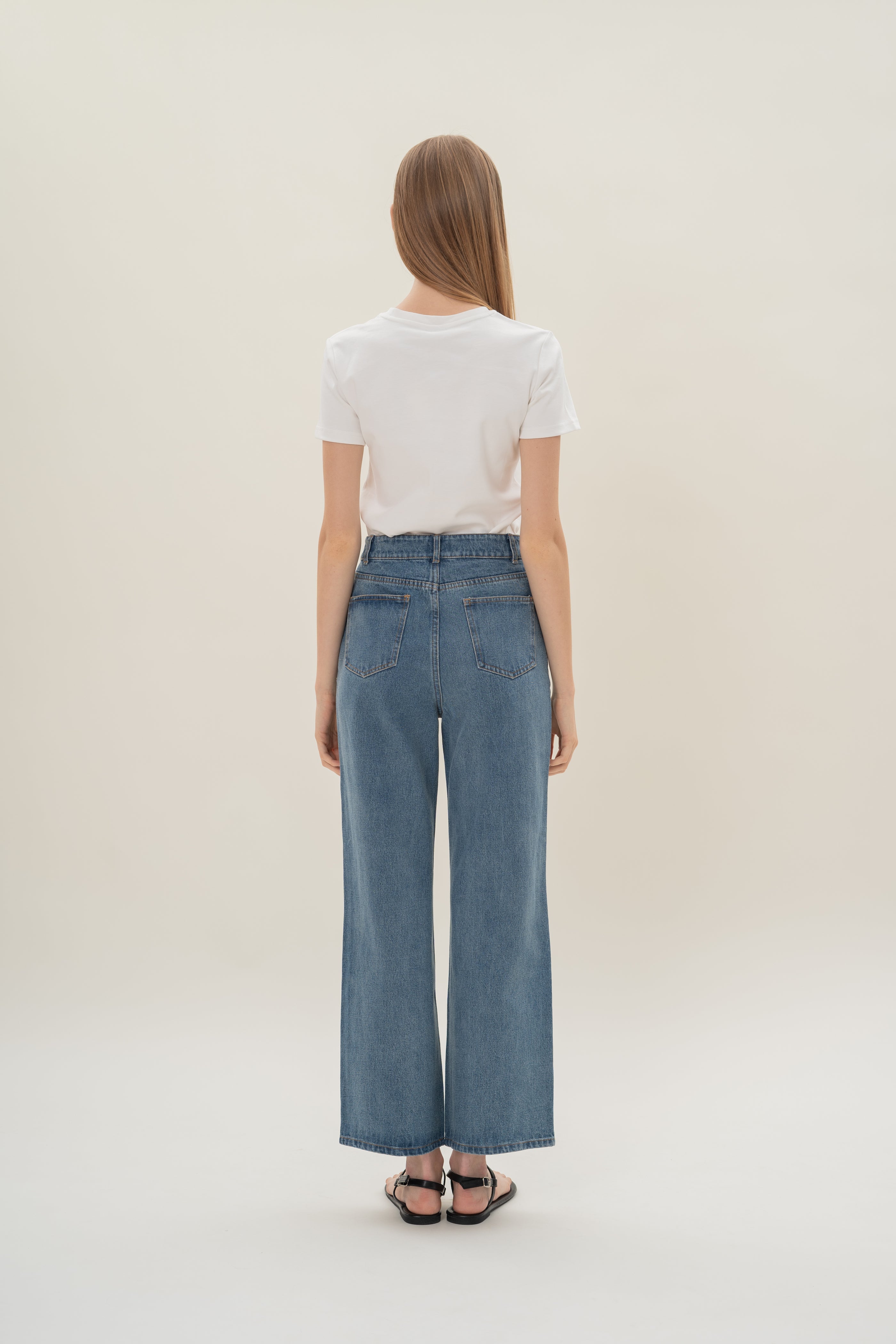 Studios Classic Straight Cut Jeans in Blue Wash