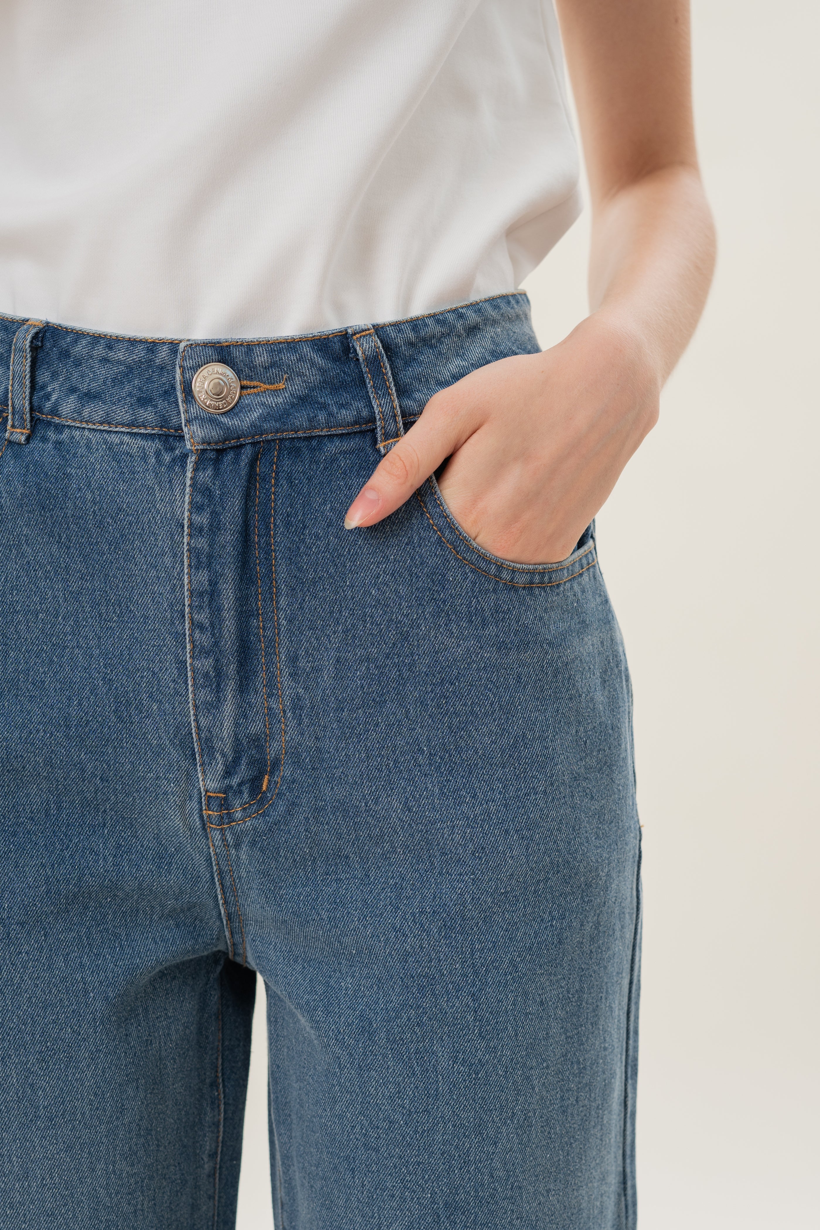 Studios Classic Straight Cut Jeans in Blue Wash