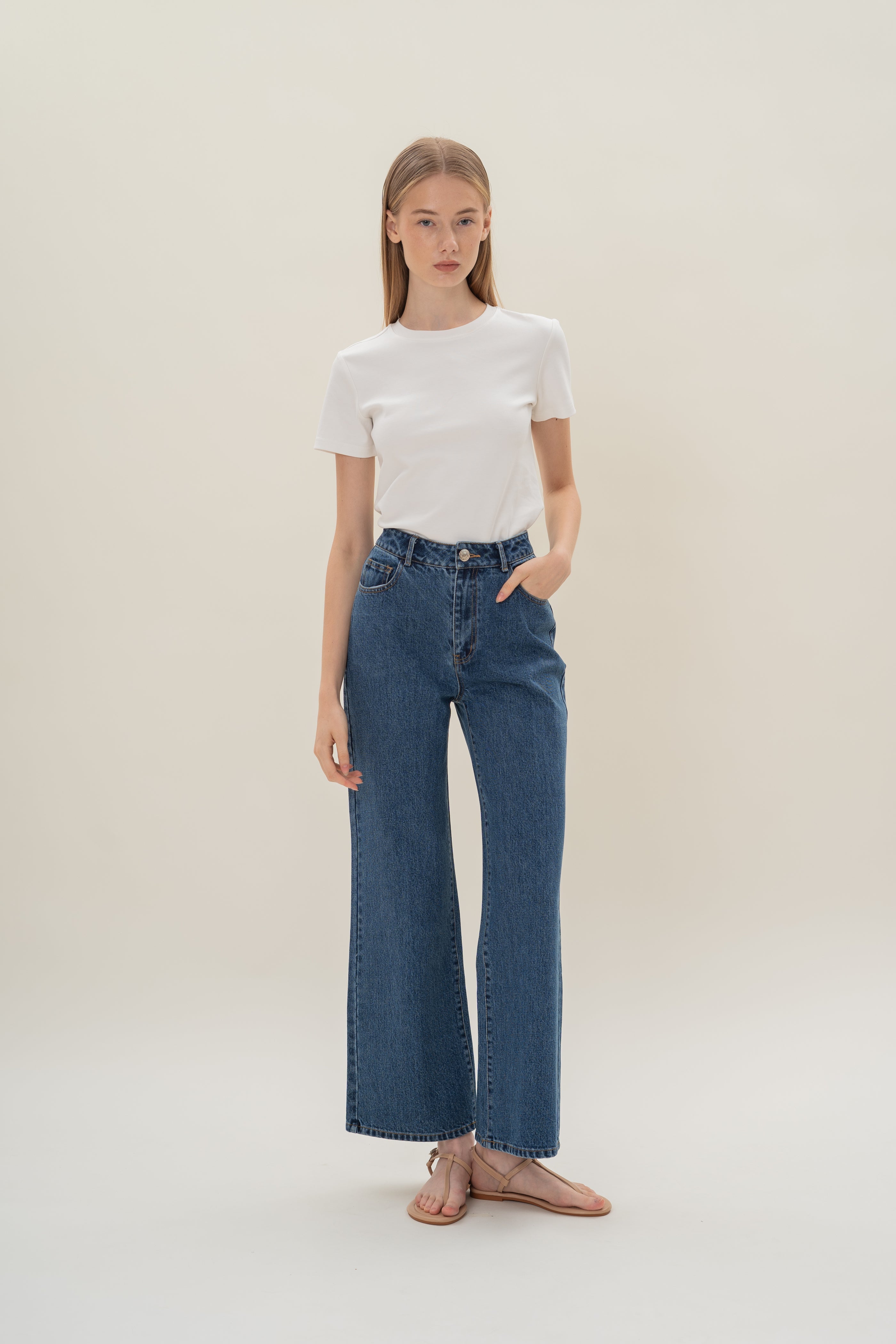 Studios High Waisted Fit Jeans in Dark Wash