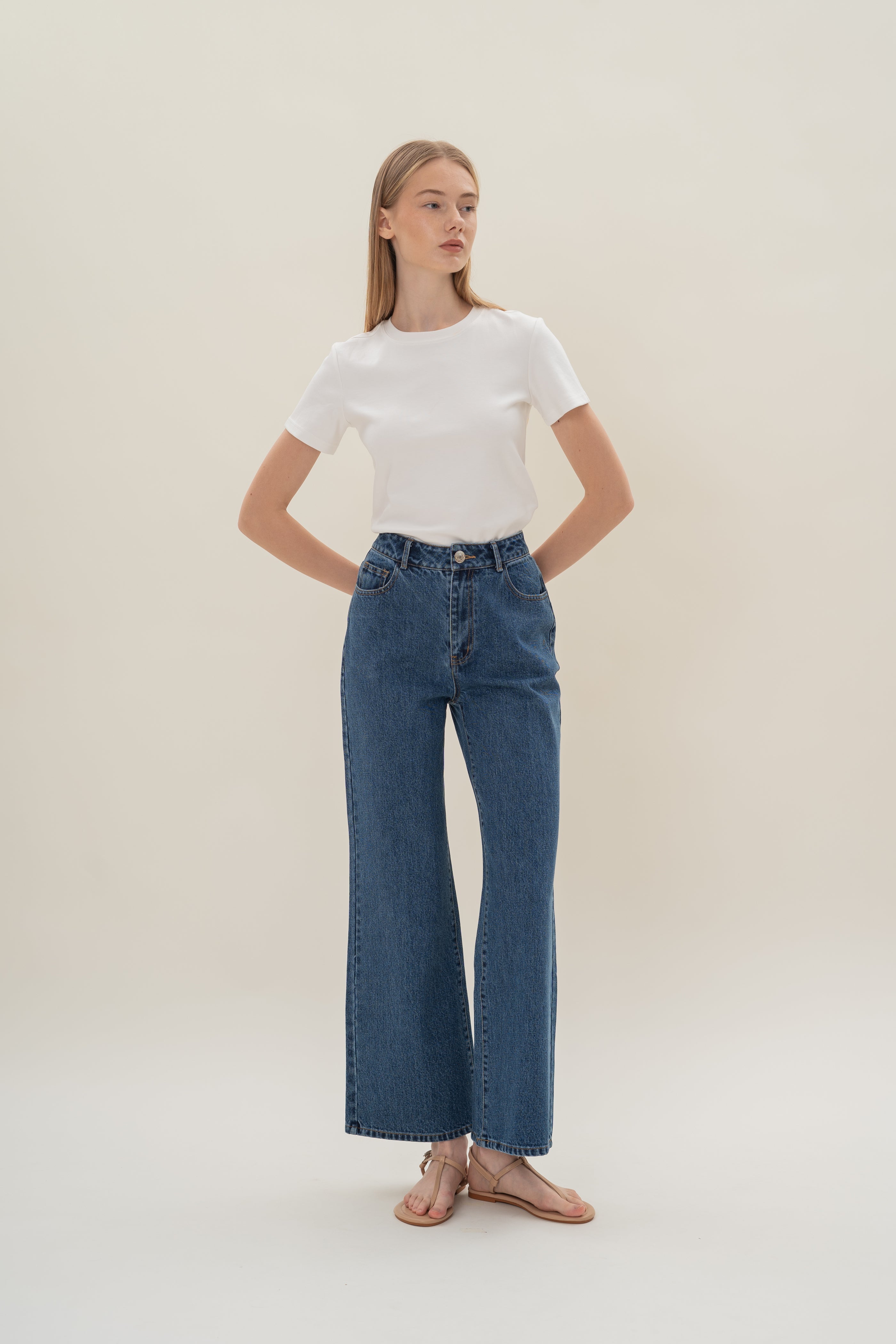 Studios High Waisted Fit Jeans in Dark Wash