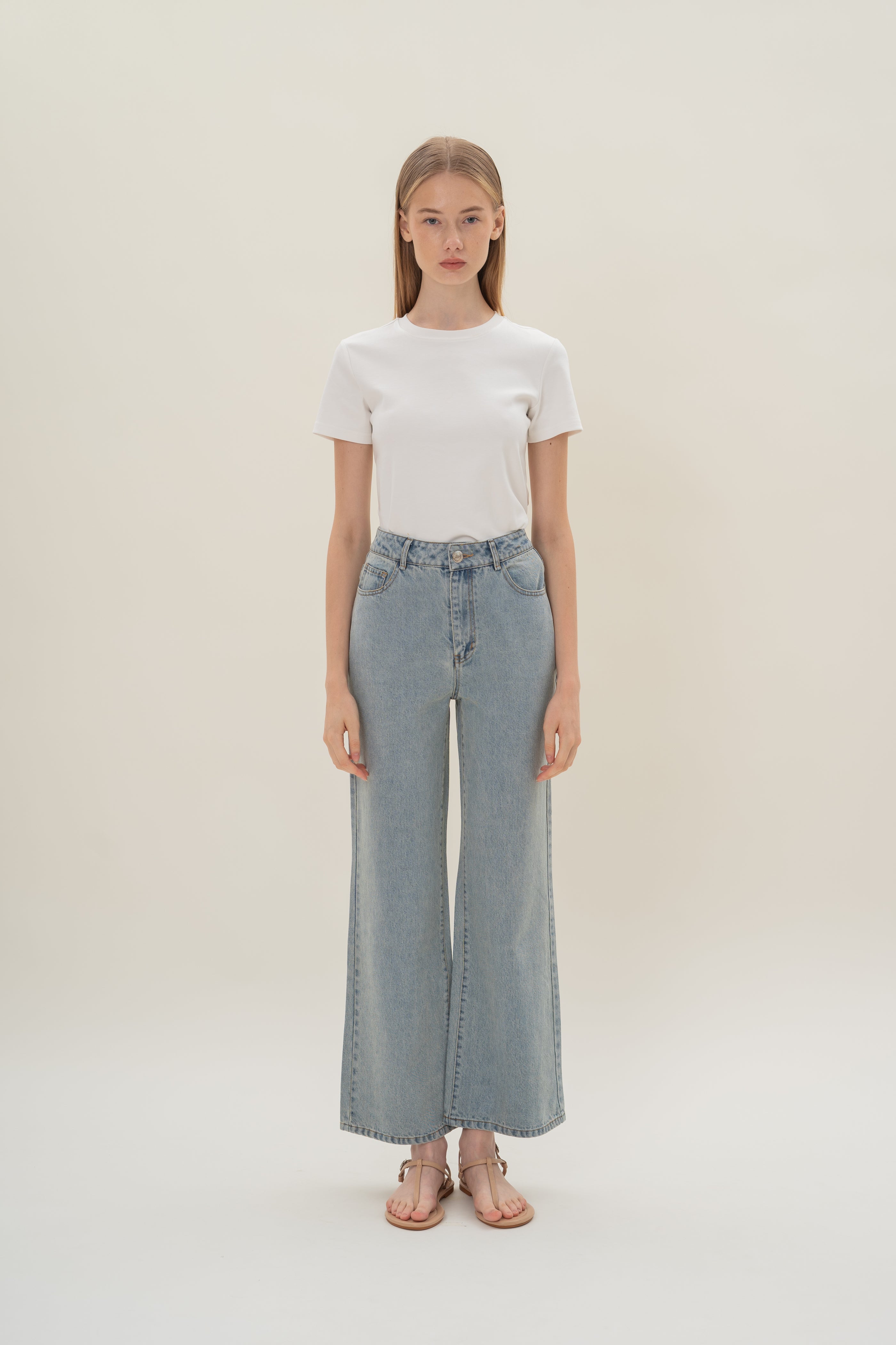 Studios High Waisted Fit Jeans in Mid Wash