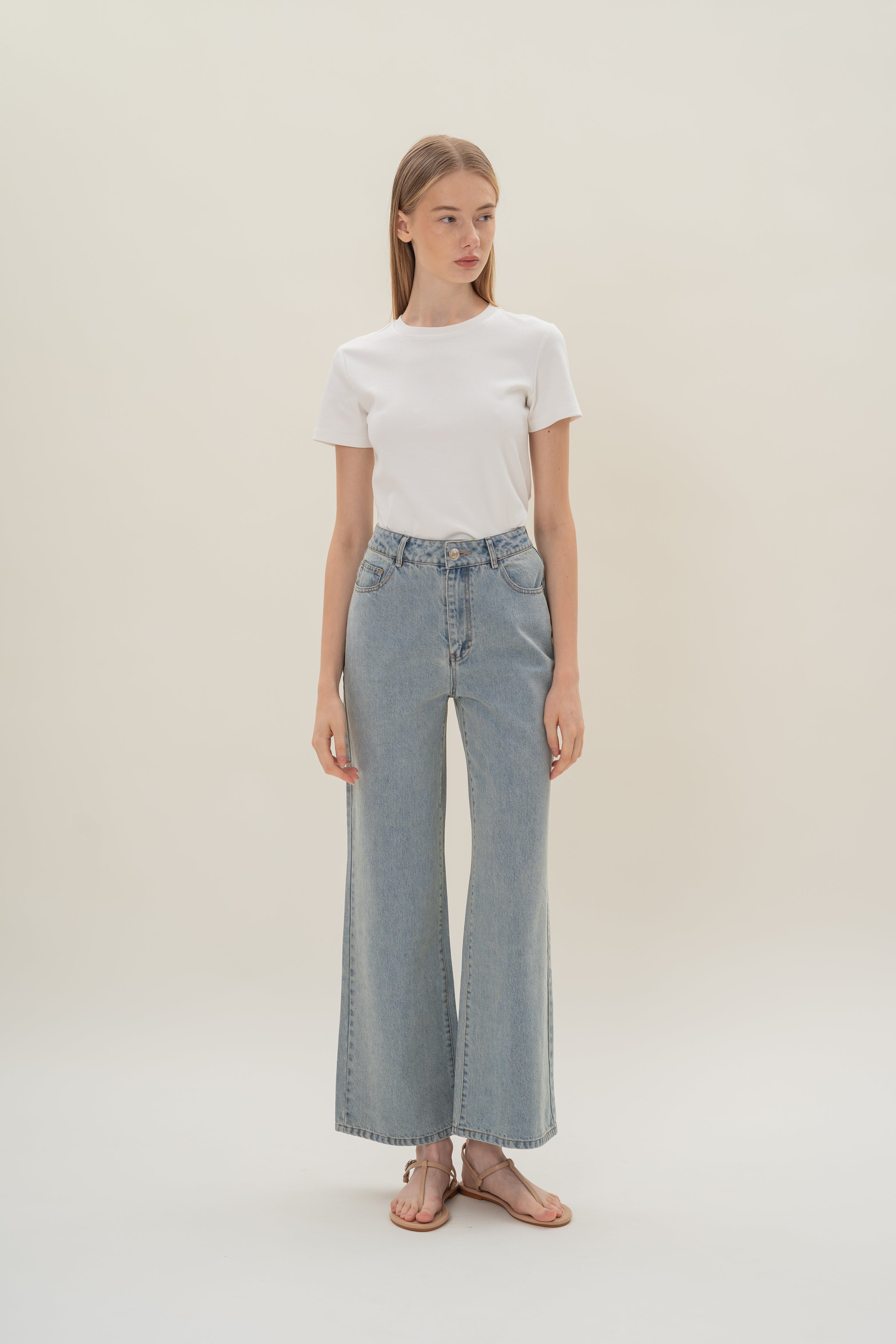 Studios High Waisted Fit Jeans in Mid Wash