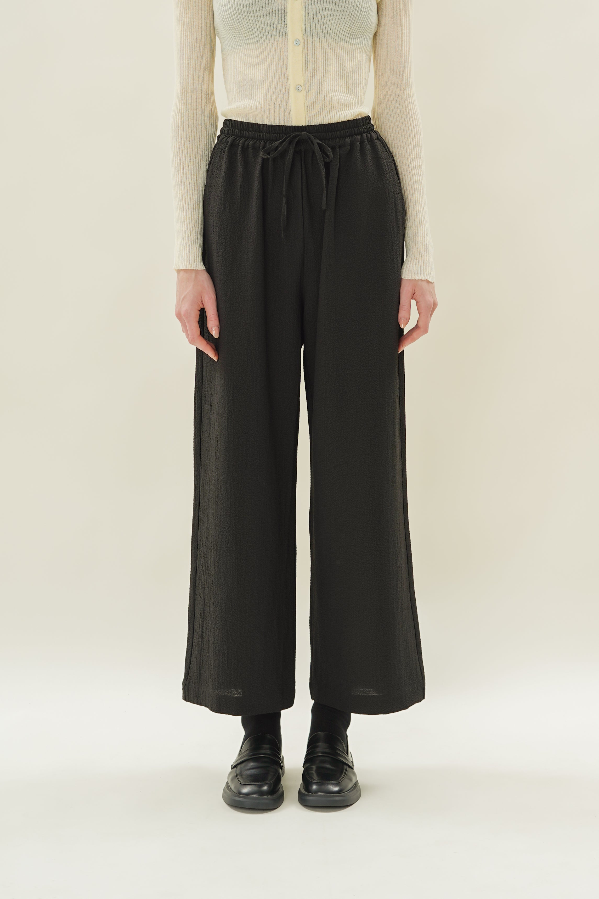 Drawstring Straight-Leg Pants in Black