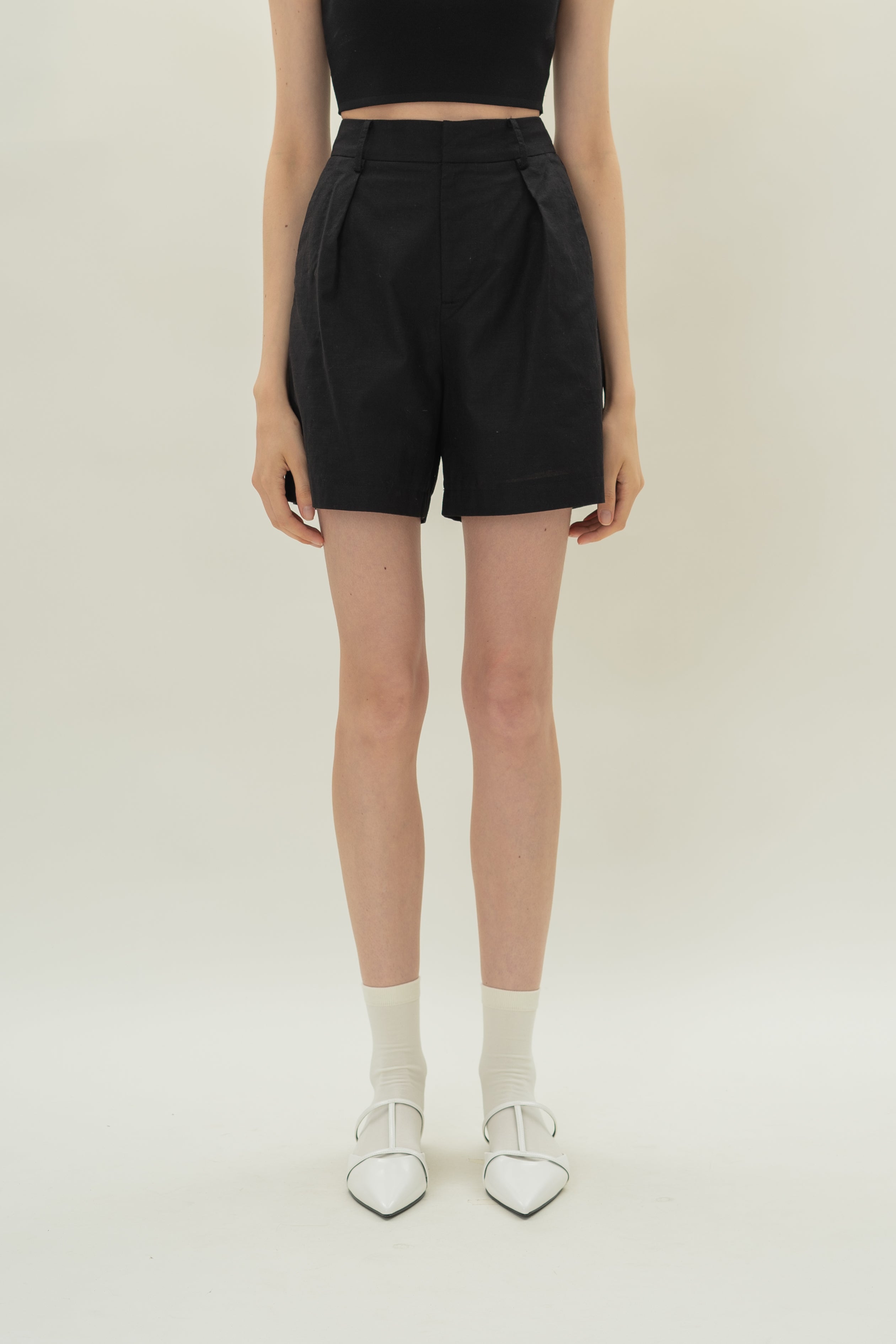 Pleated Linen Long Shorts in Black