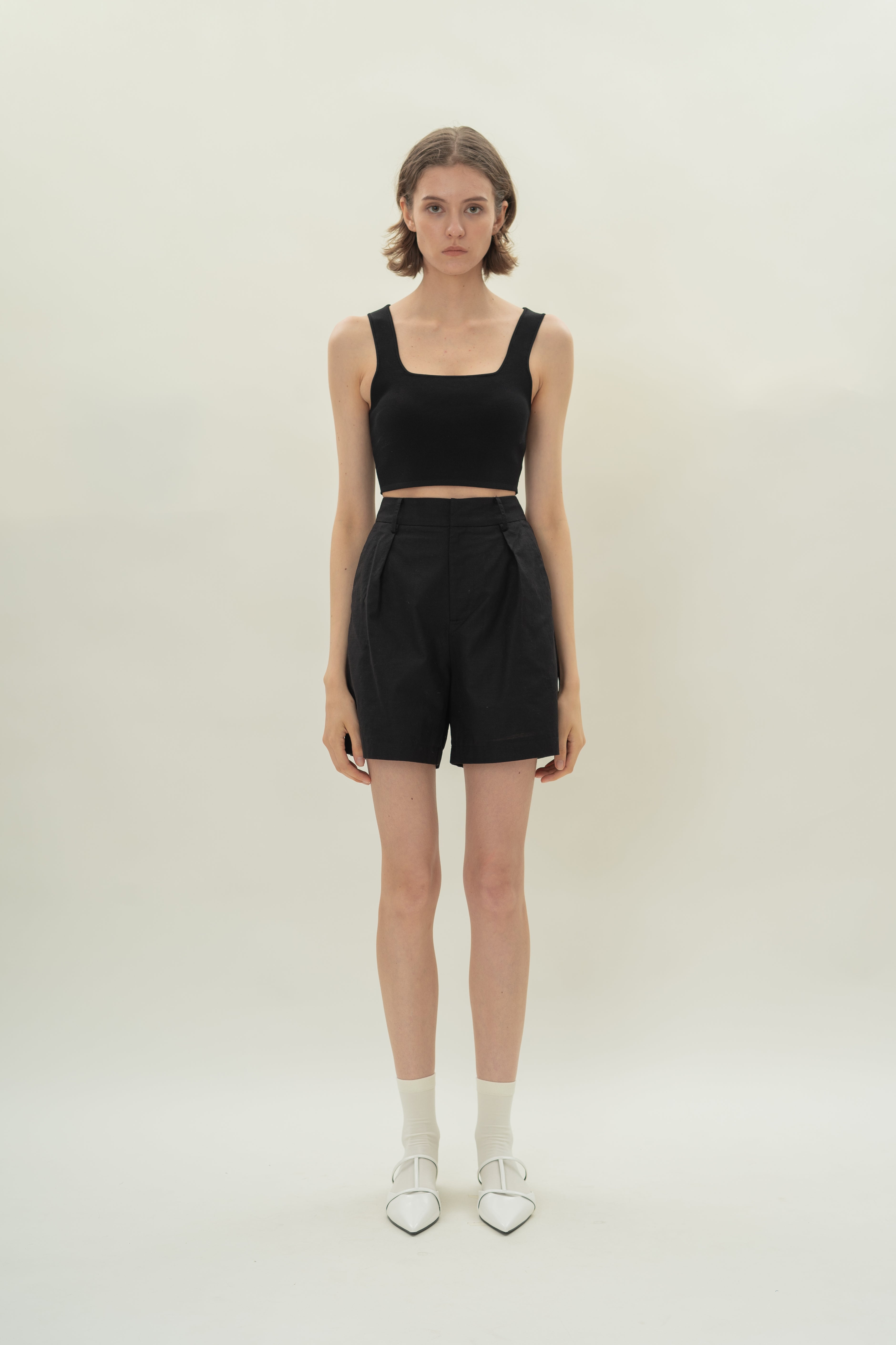 Pleated Linen Long Shorts in Black