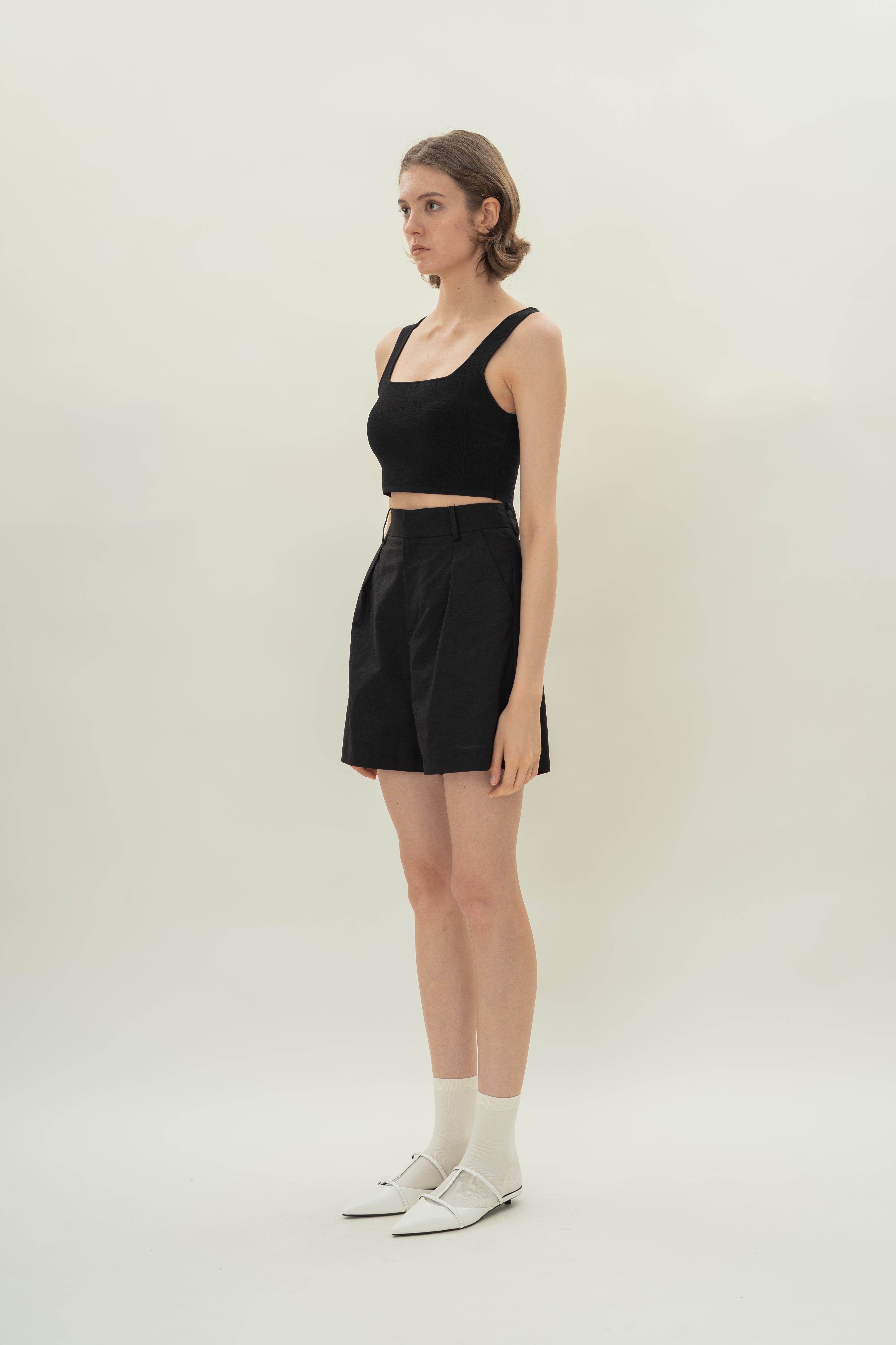 Pleated Linen Long Shorts in Black