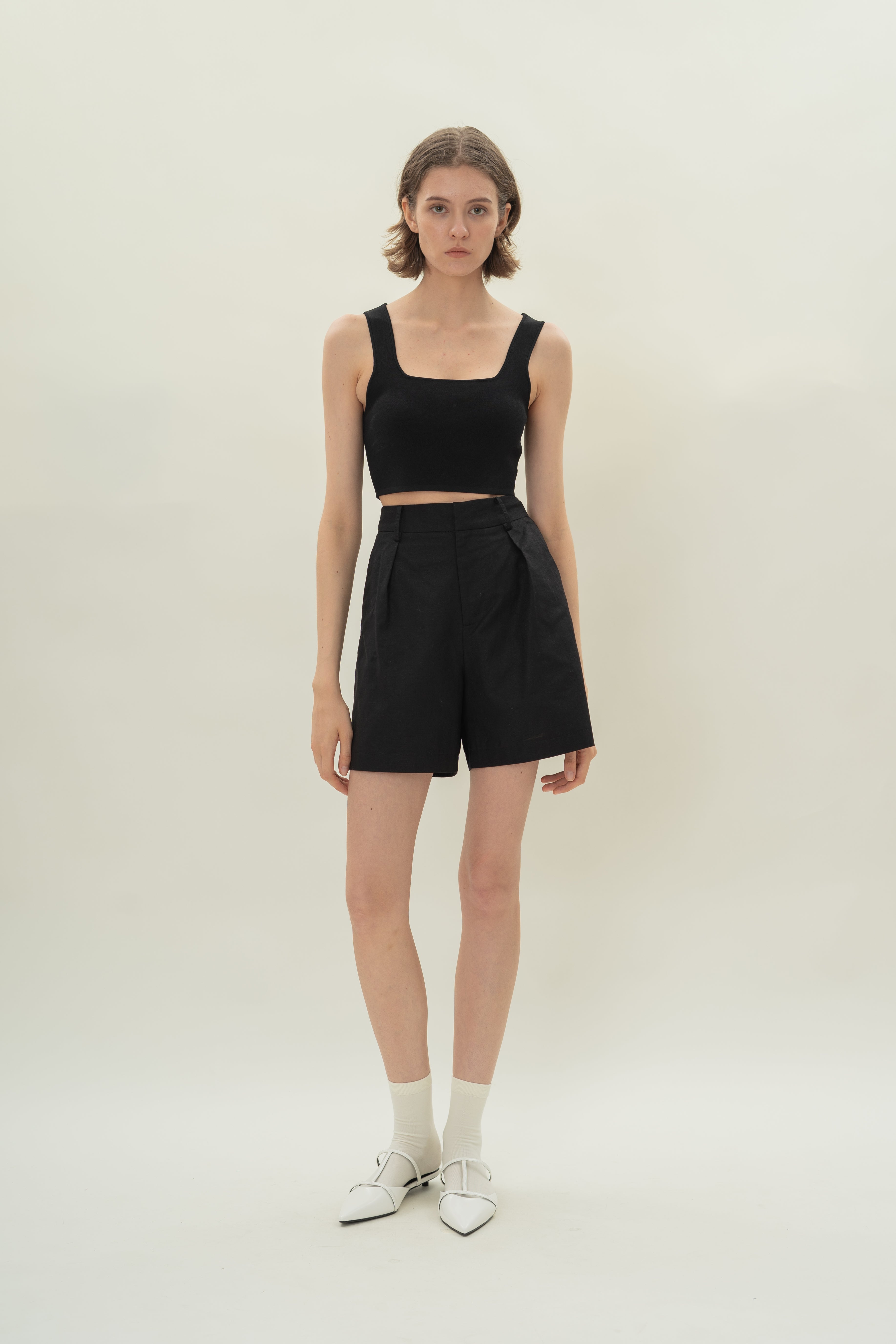 Pleated Linen Long Shorts in Black