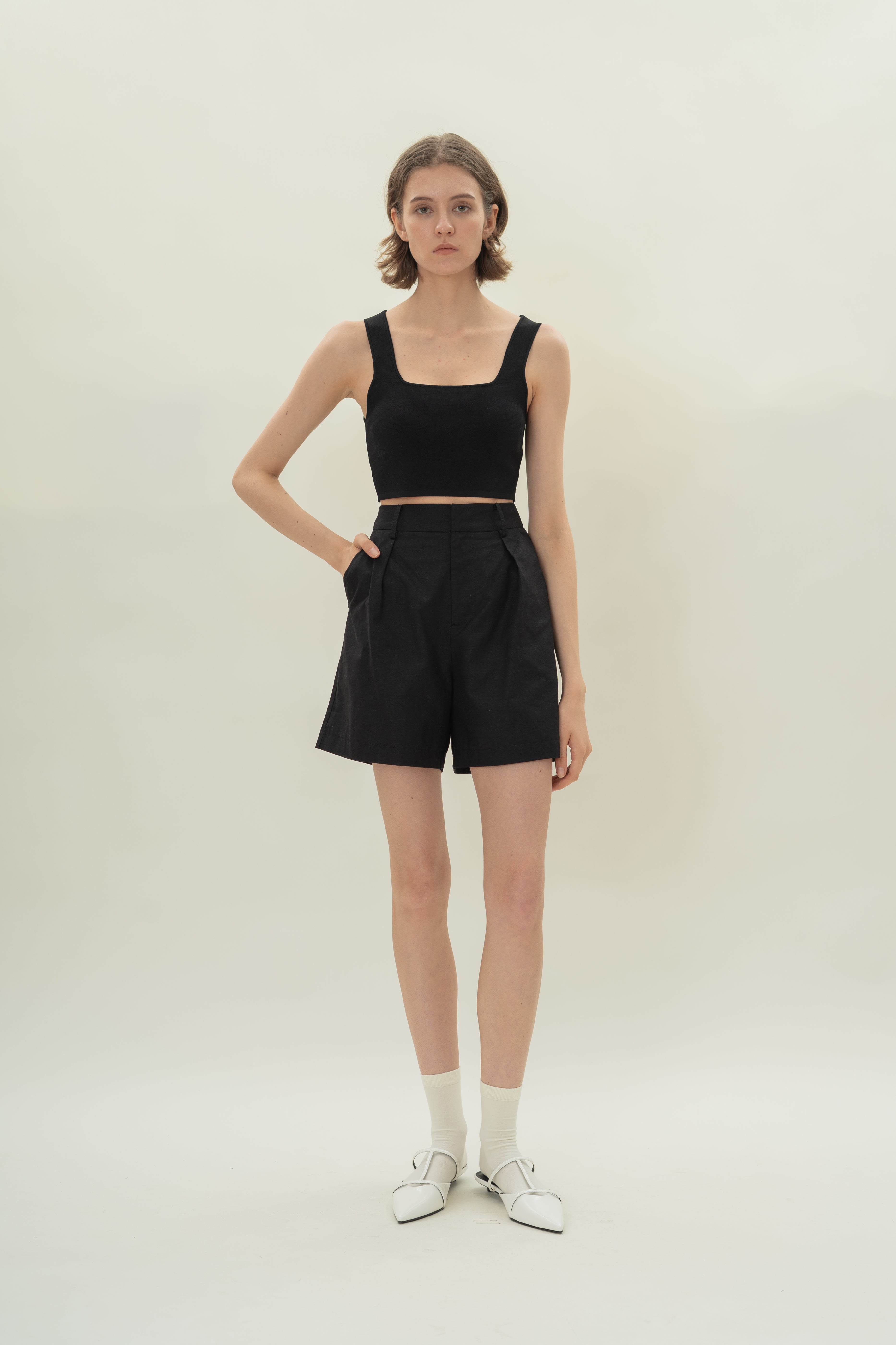 Pleated Linen Long Shorts in Black