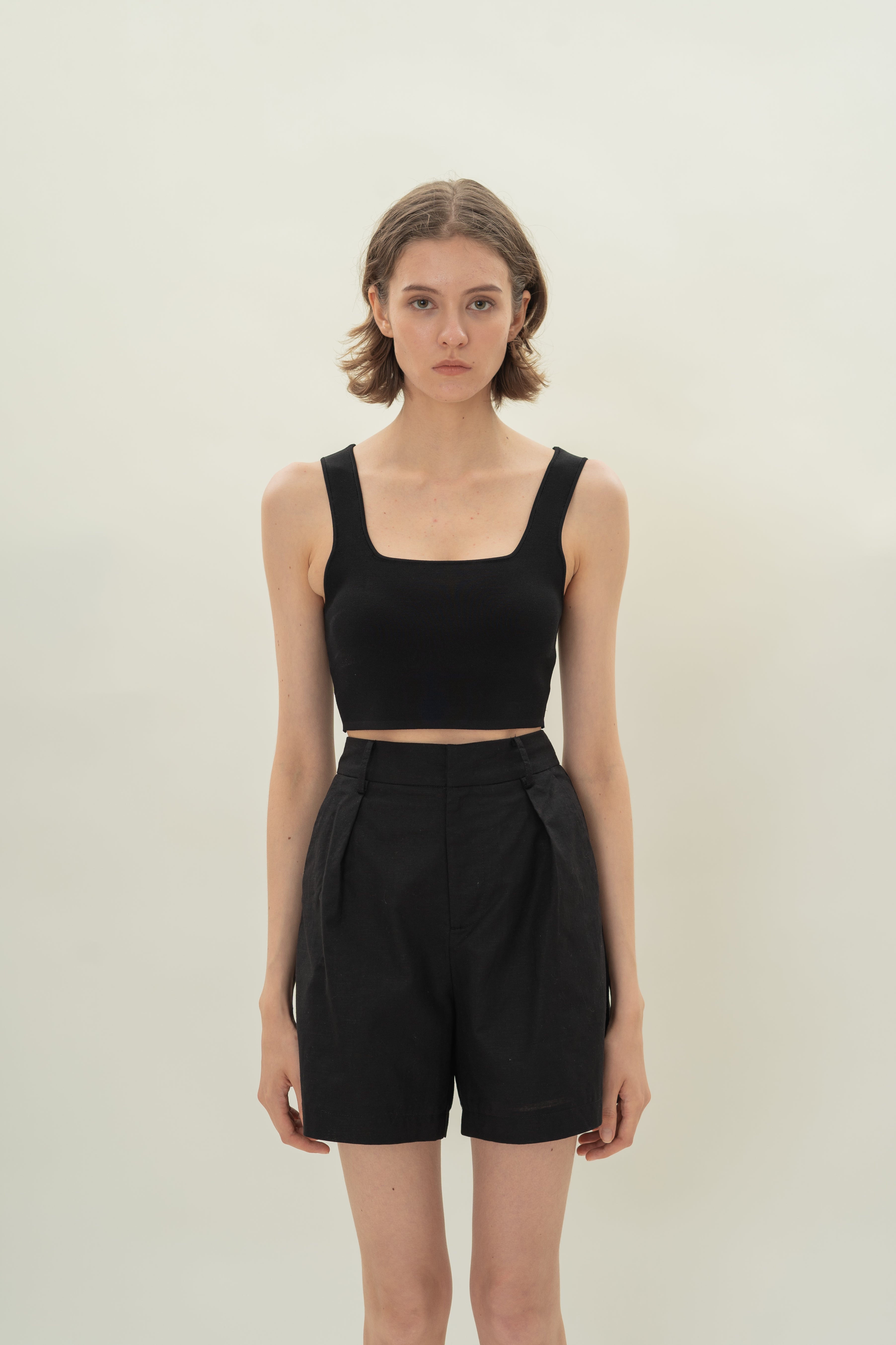 Pleated Linen Long Shorts in Black