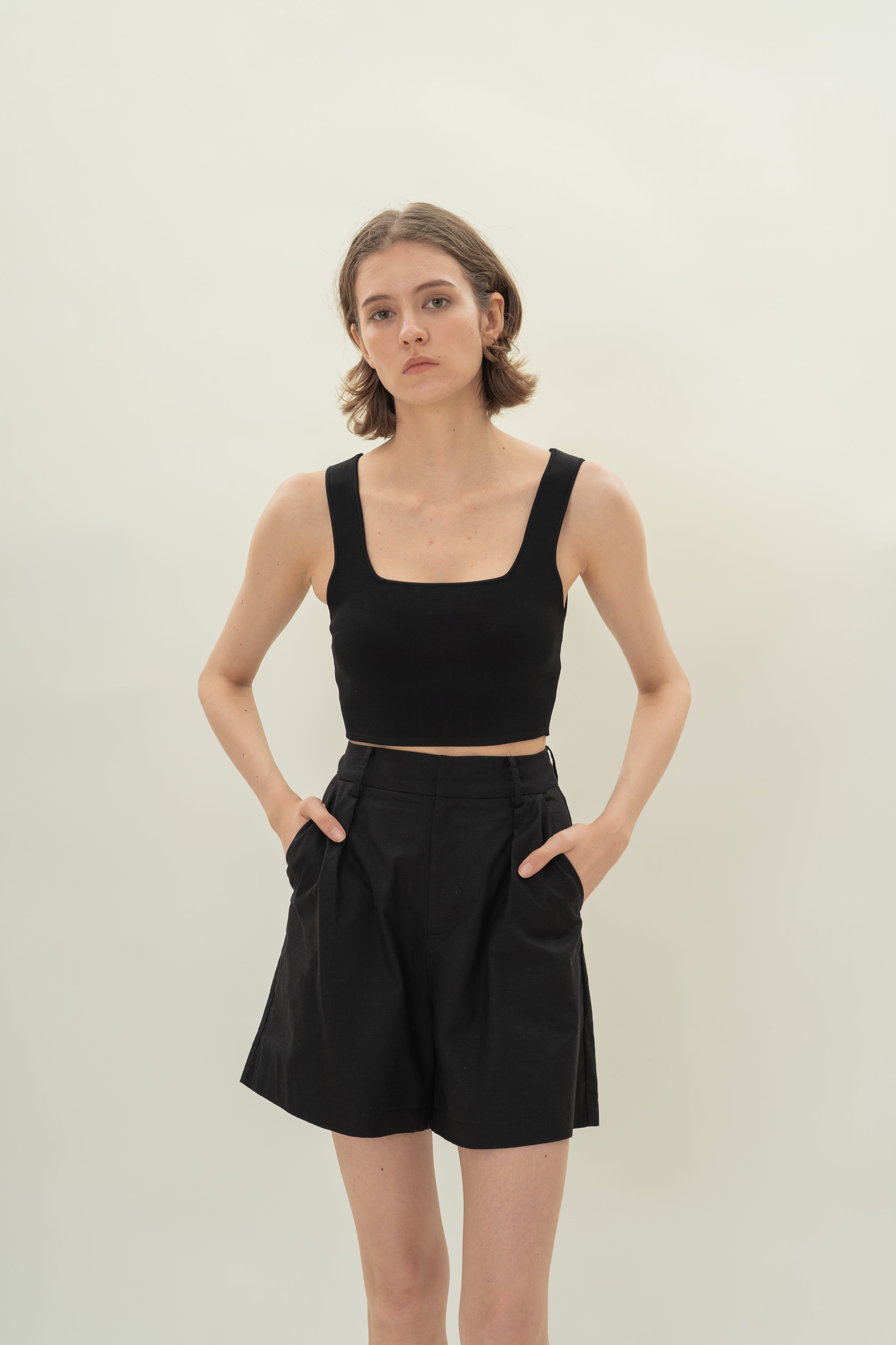 Pleated Linen Long Shorts in Black