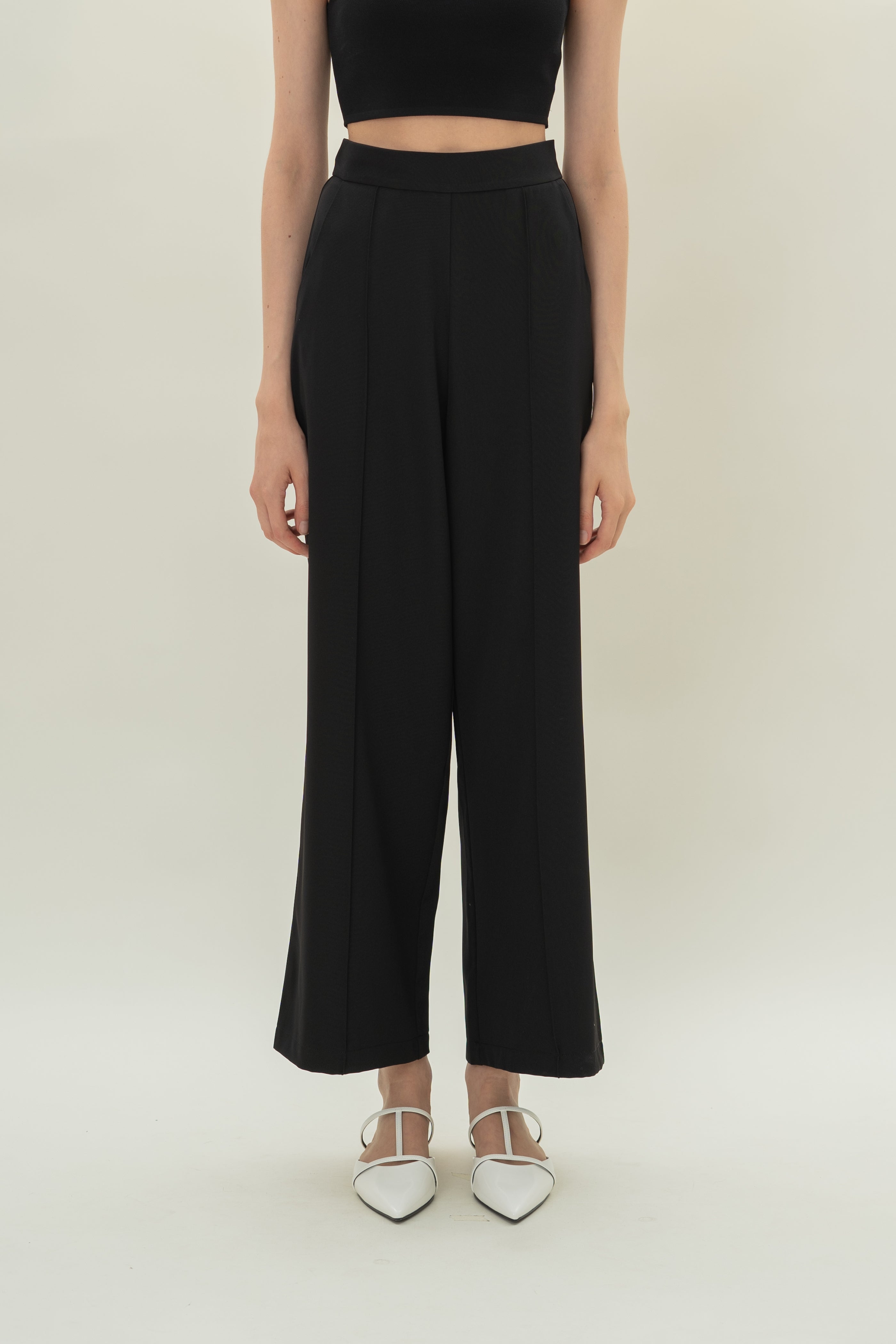 High Waisted Wide Legged Trousers w Foldlines in Black