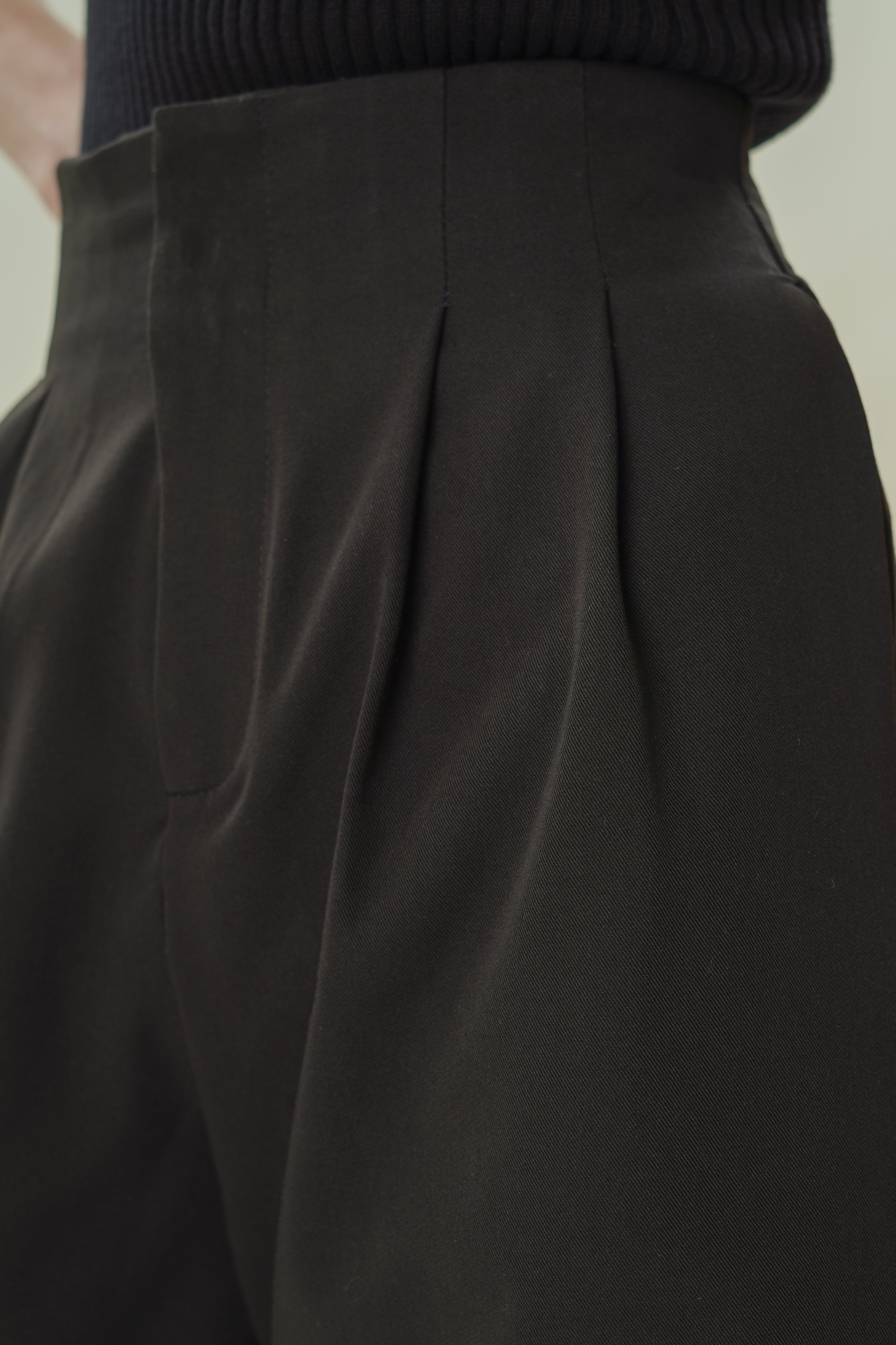 Cotton Blend Pleated Shorts in Black