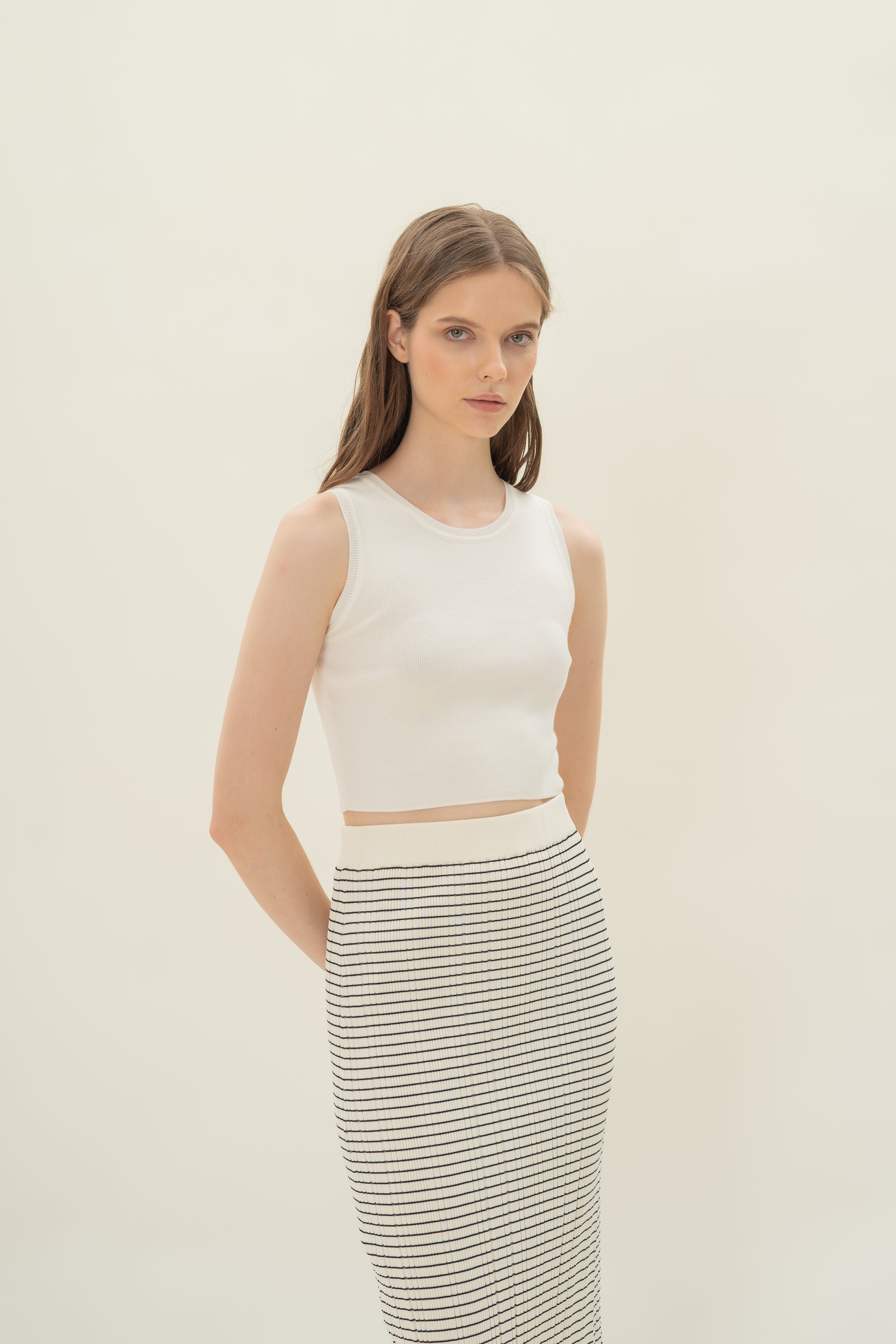 Sleeveless Knit Cropped Tank in White