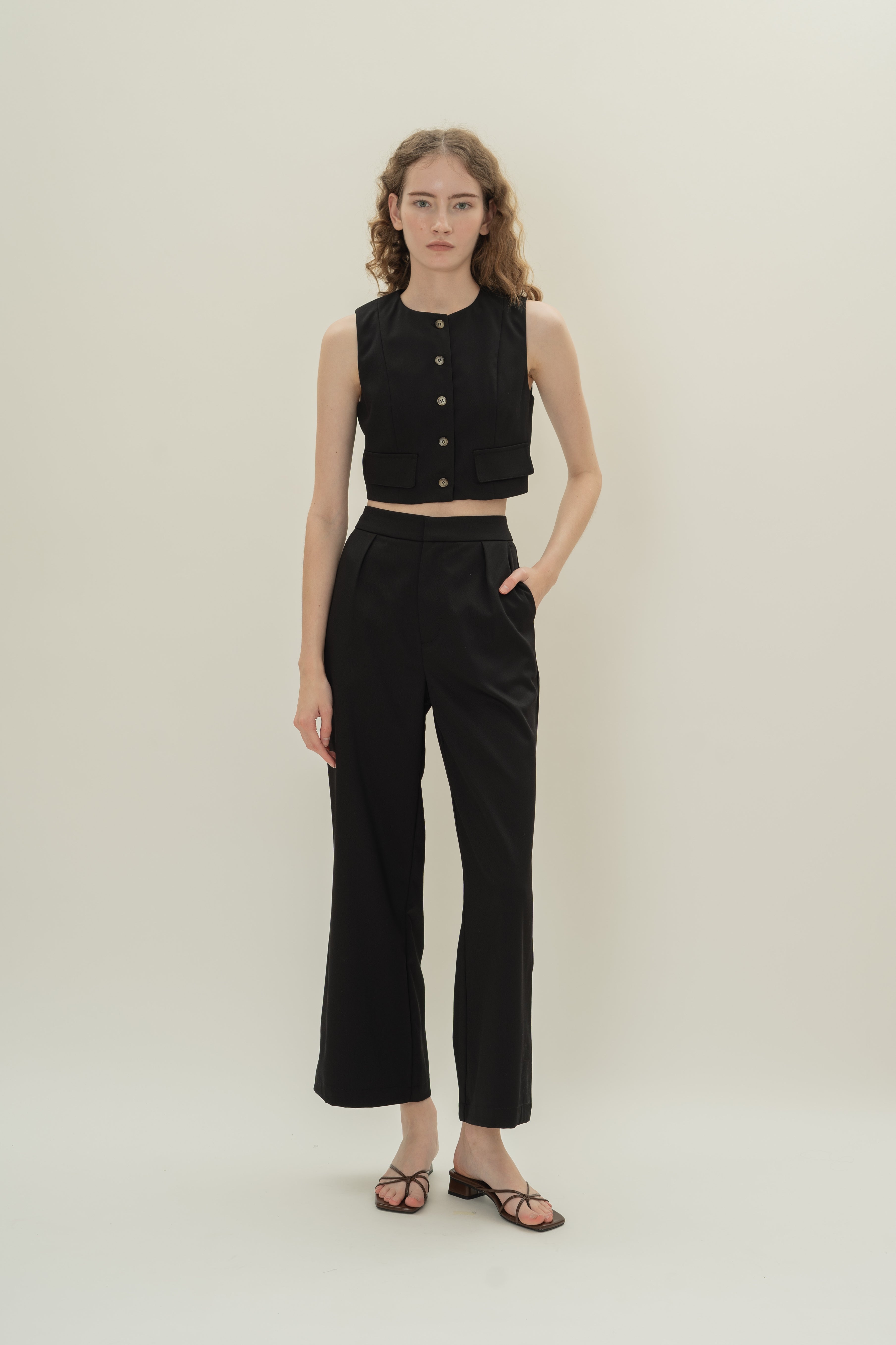 Petite Suiting Pleated Trousers in Black