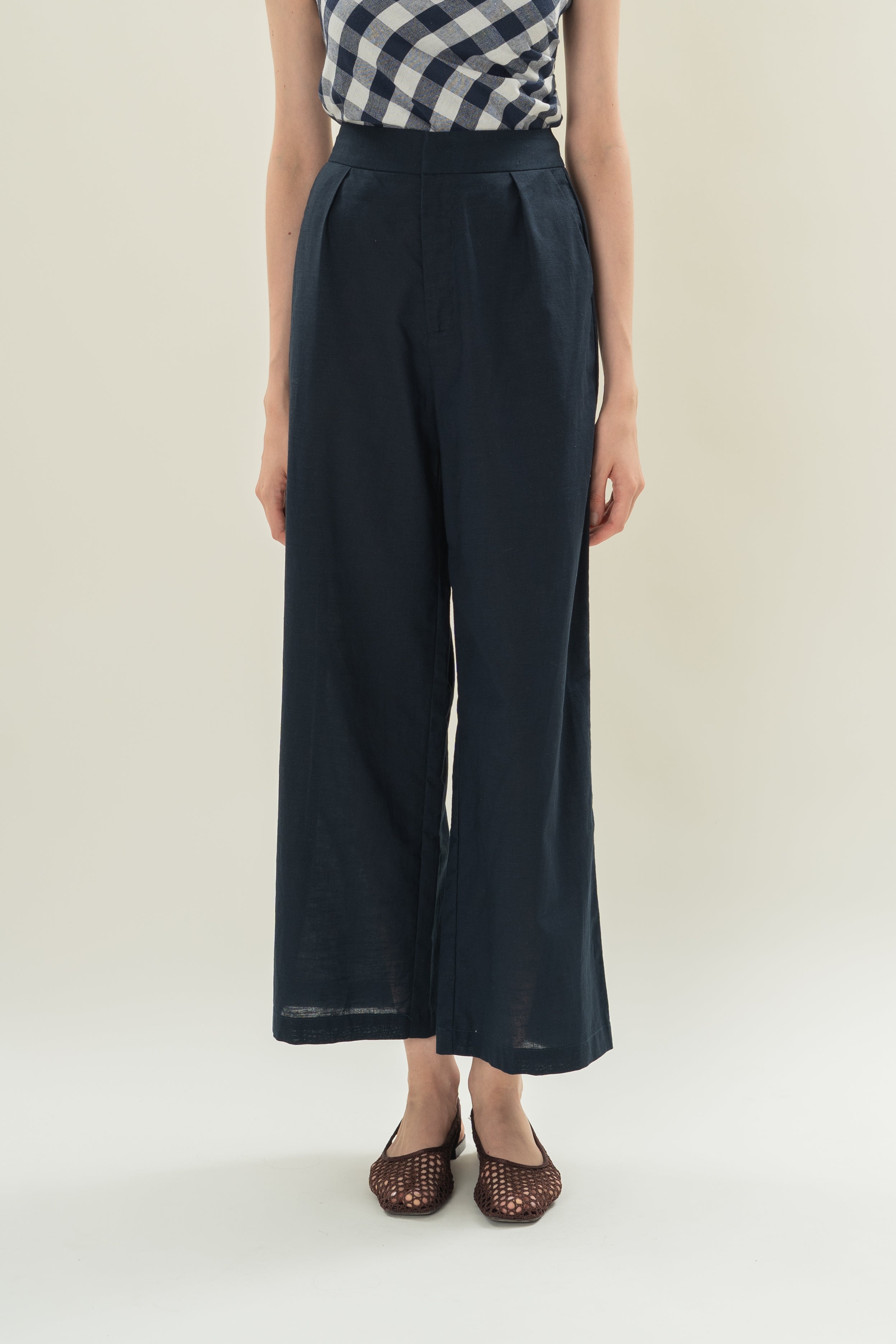 Textured Linen Pleated Trousers in Midnight