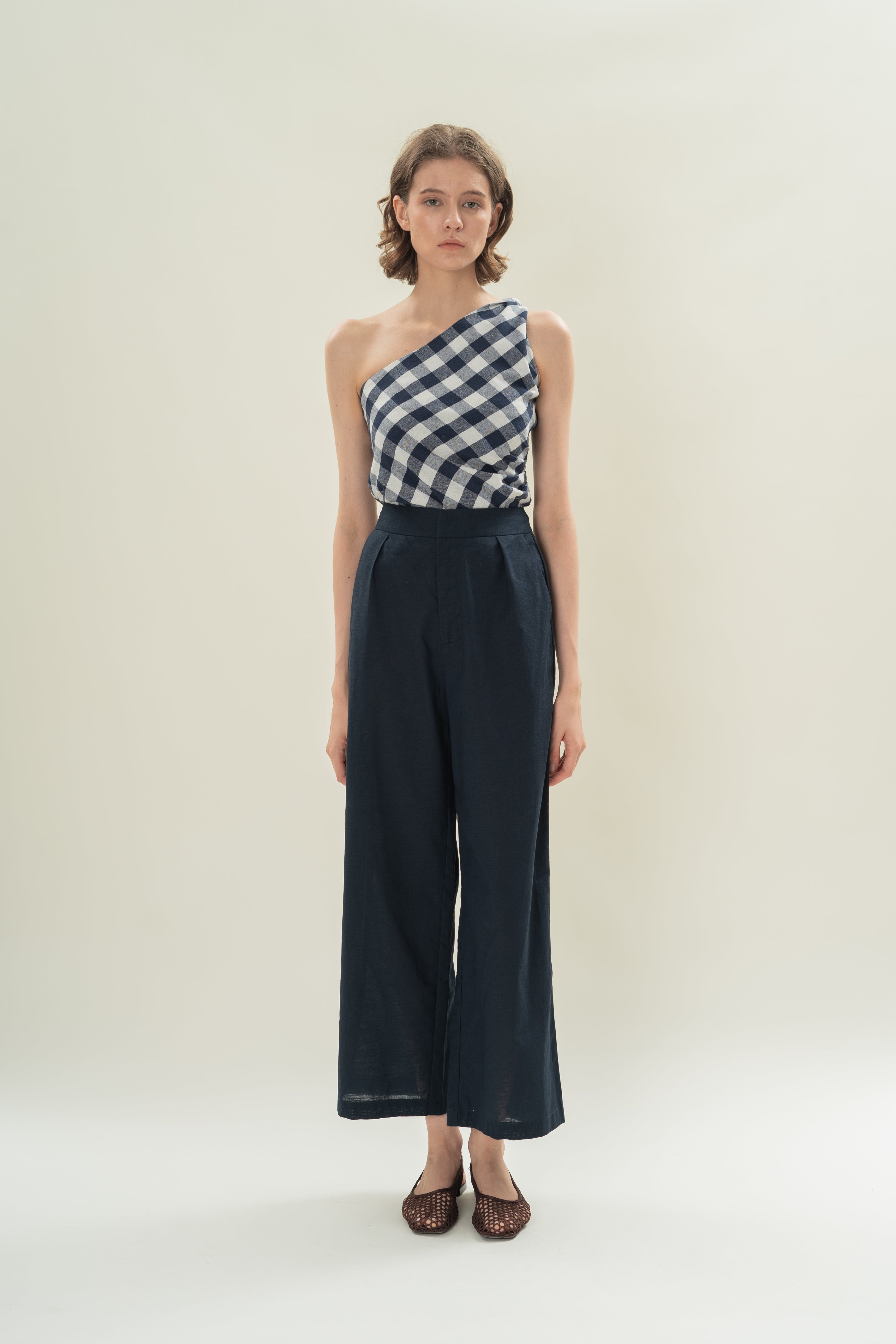 Textured Linen Pleated Trousers in Midnight