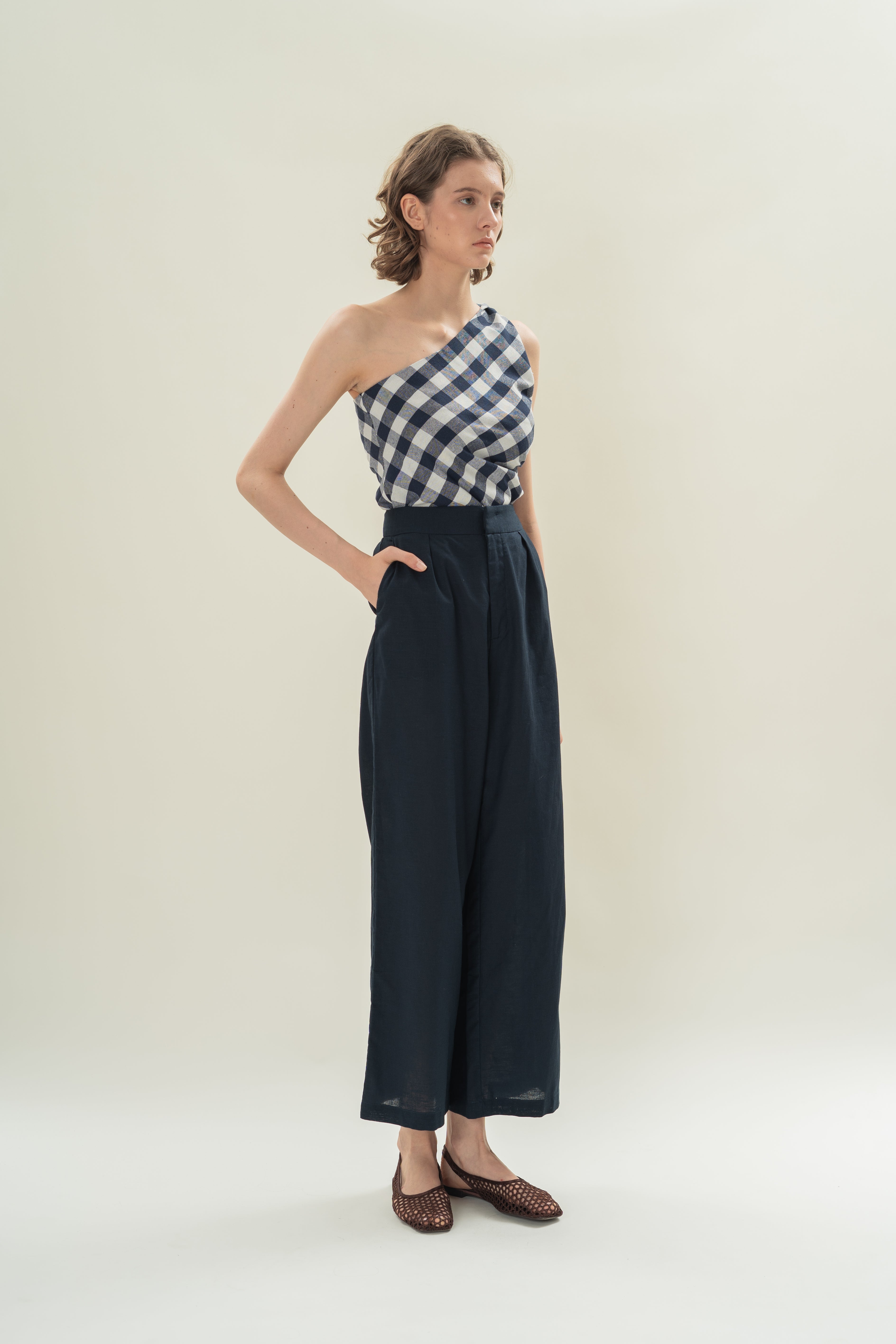 Textured Linen Pleated Trousers in Midnight