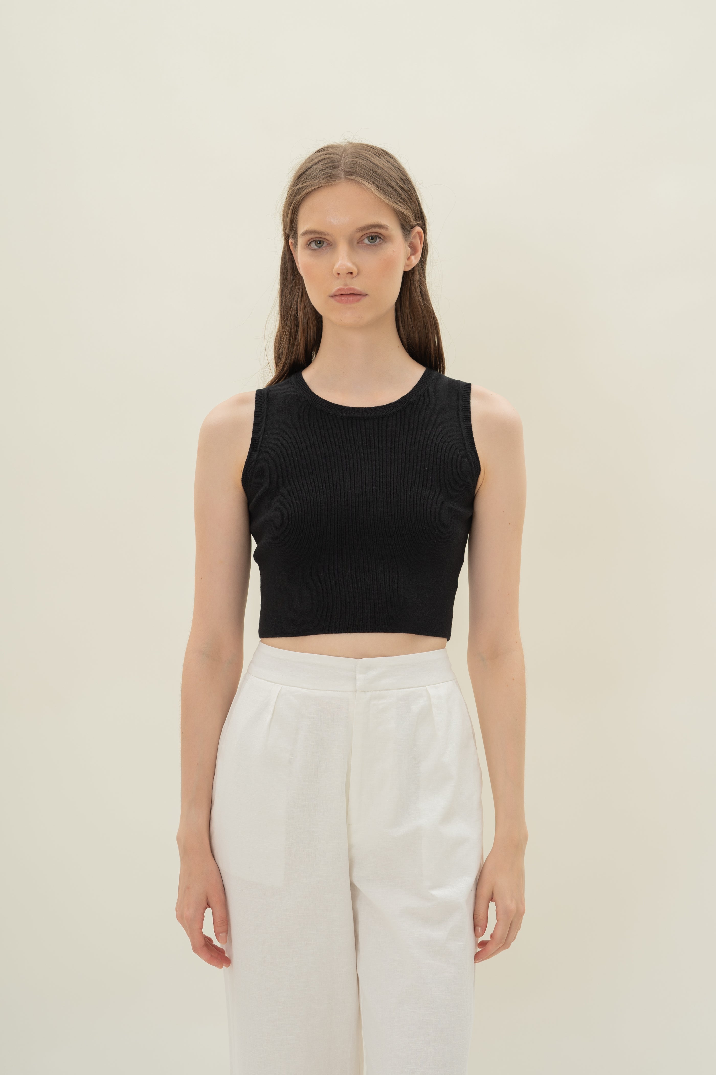 Sleeveless Knit Cropped Tank in Black