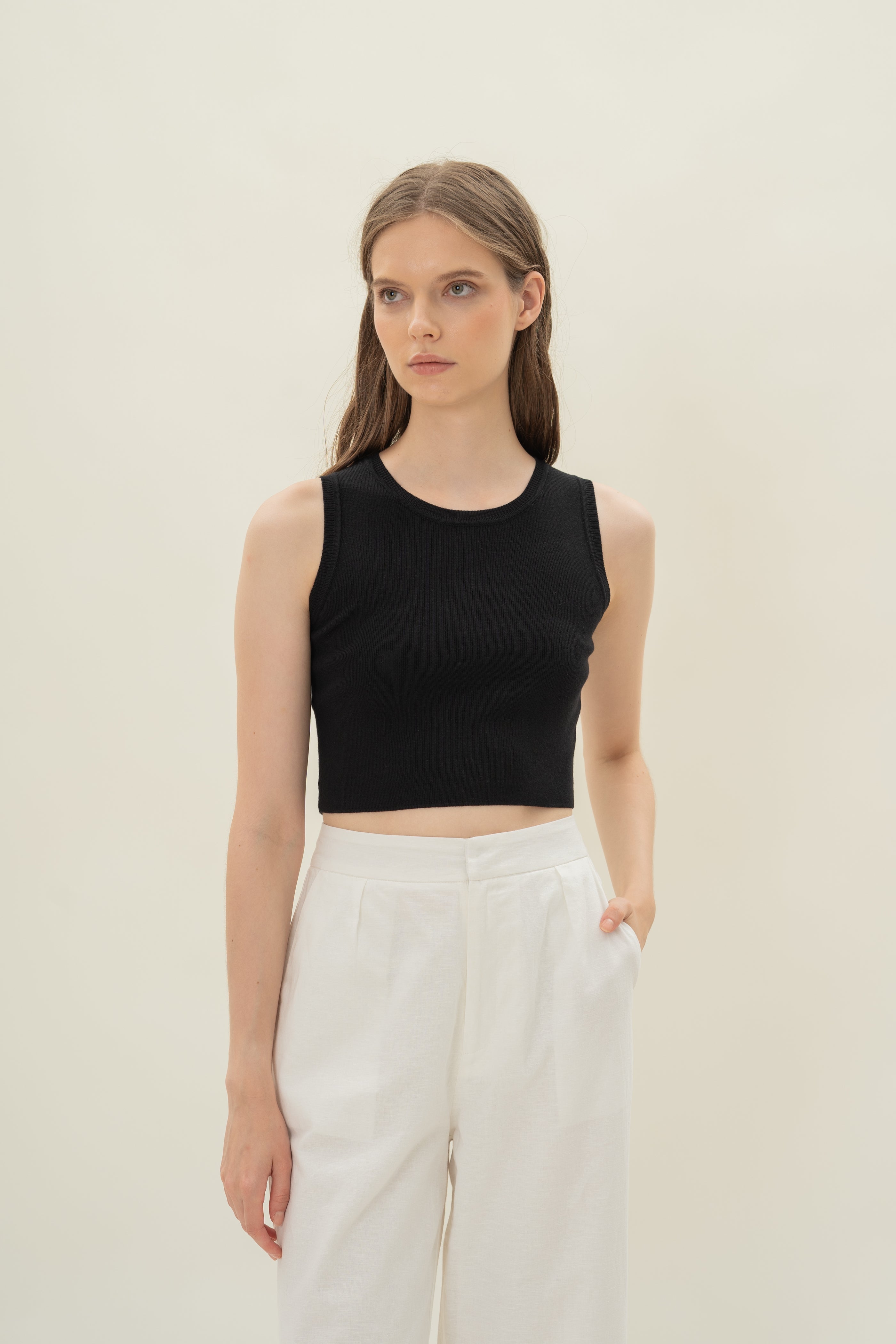 Sleeveless Knit Cropped Tank in Black