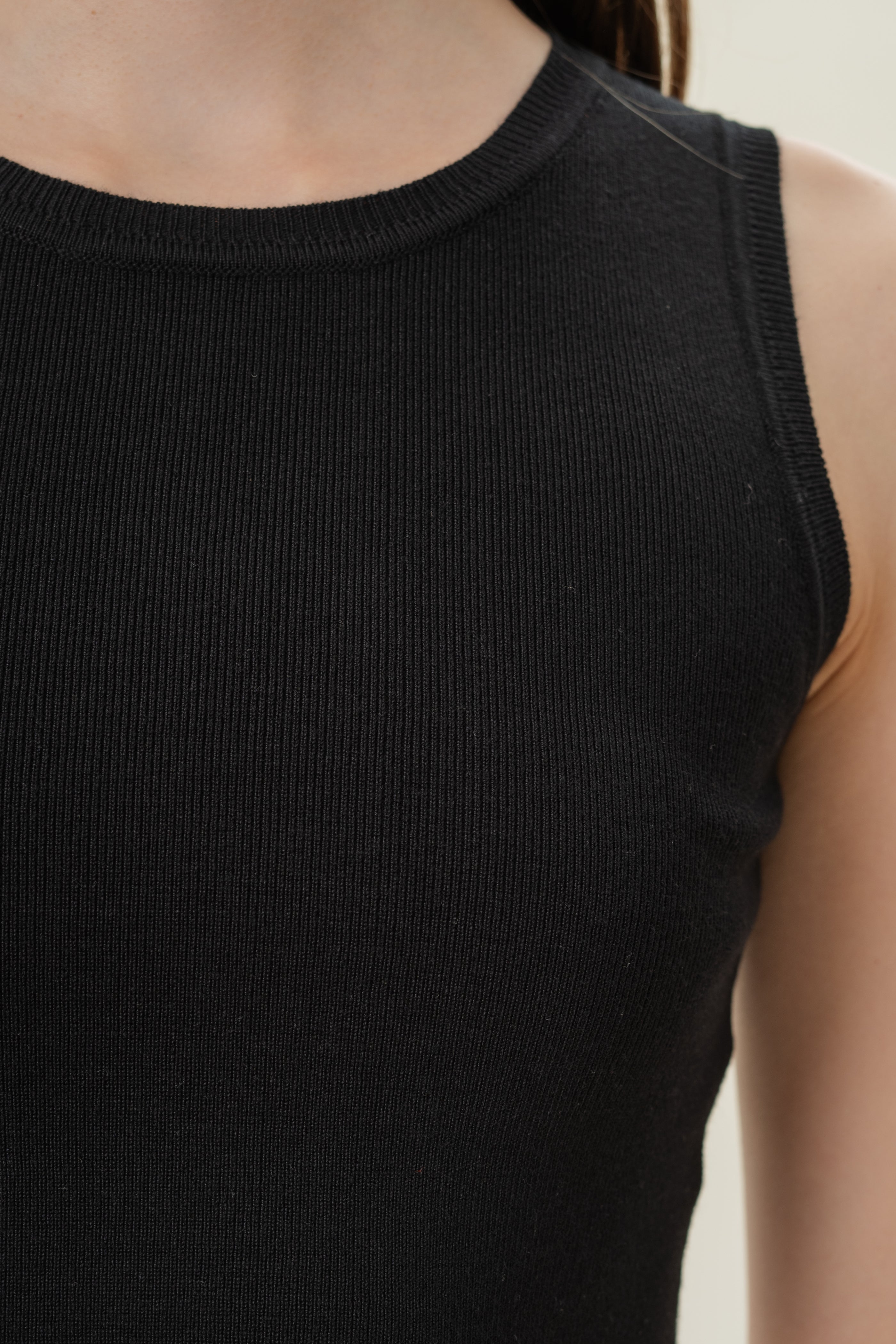 Sleeveless Knit Cropped Tank in Black