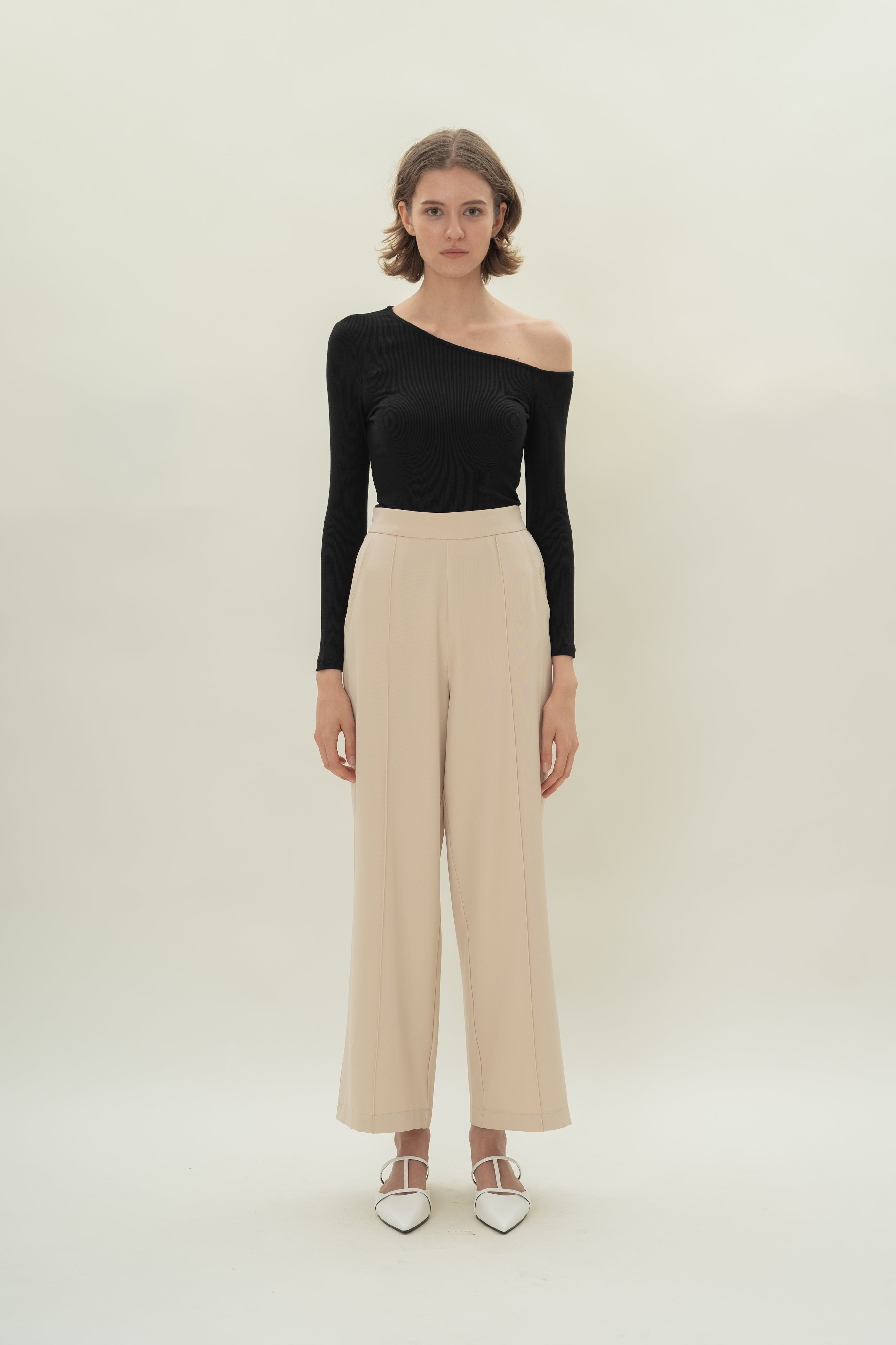 High Waisted Wide Legged Trousers w Foldlines in Light Sand