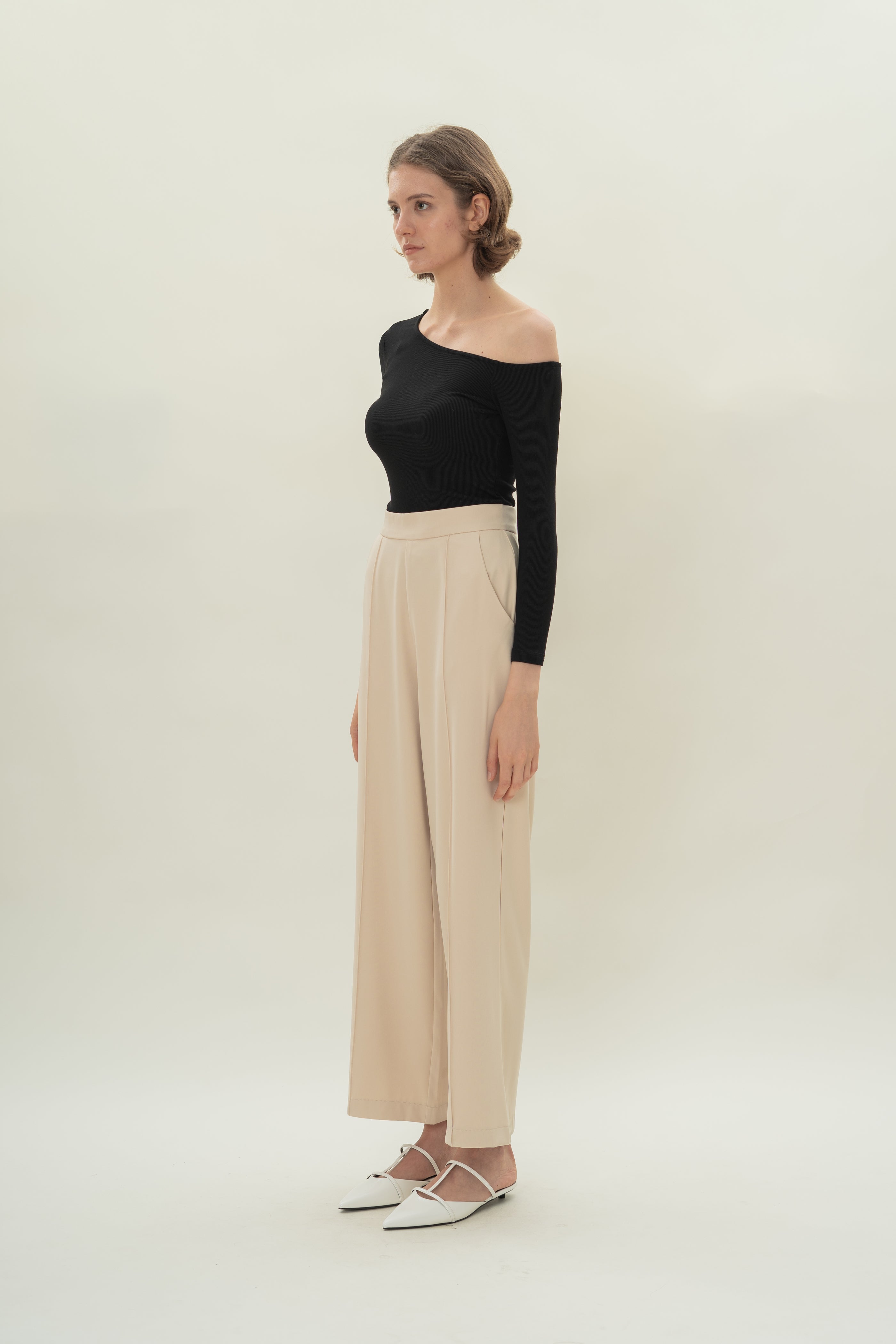 High Waisted Wide Legged Trousers w Foldlines in Light Sand