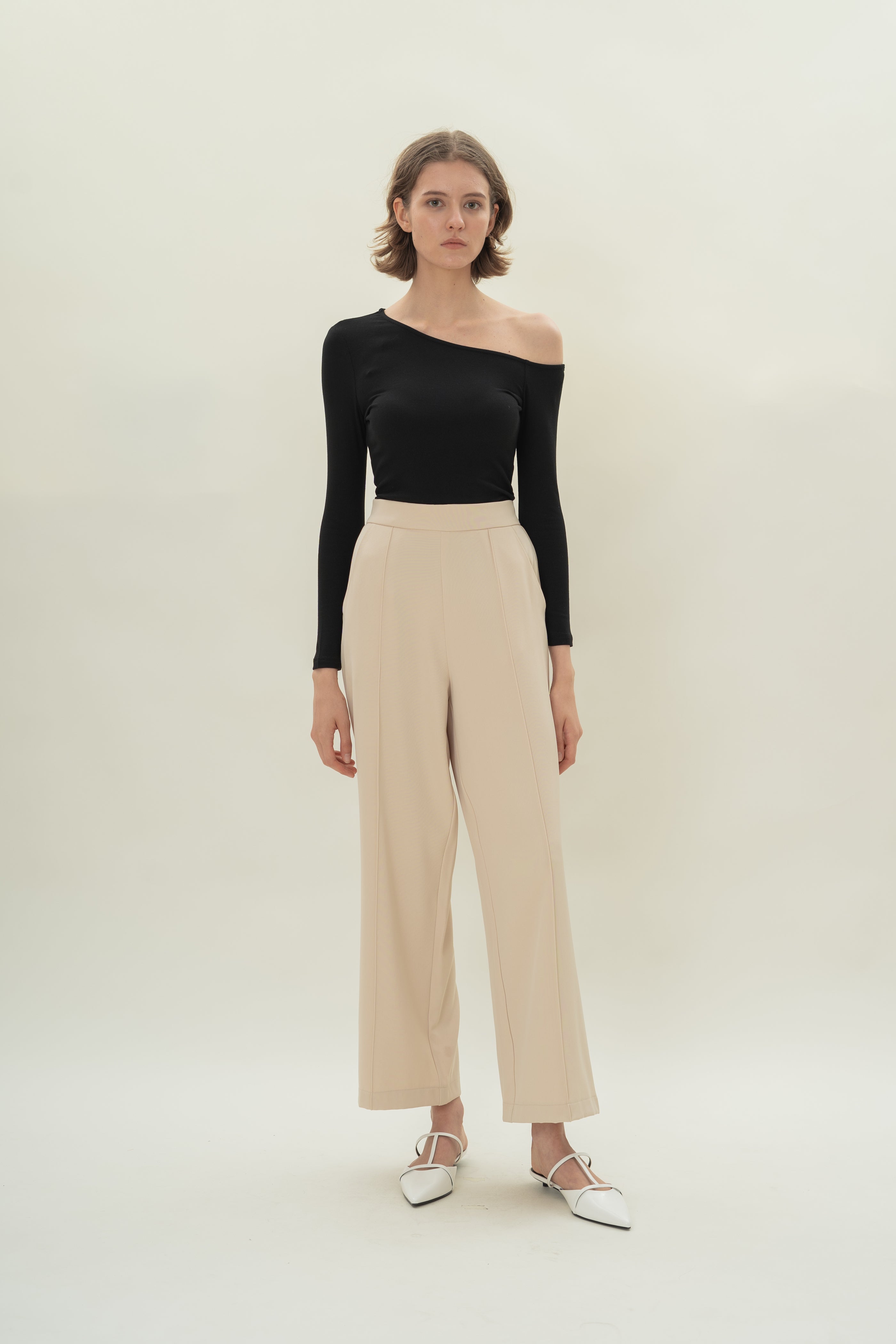 High Waisted Wide Legged Trousers w Foldlines in Light Sand