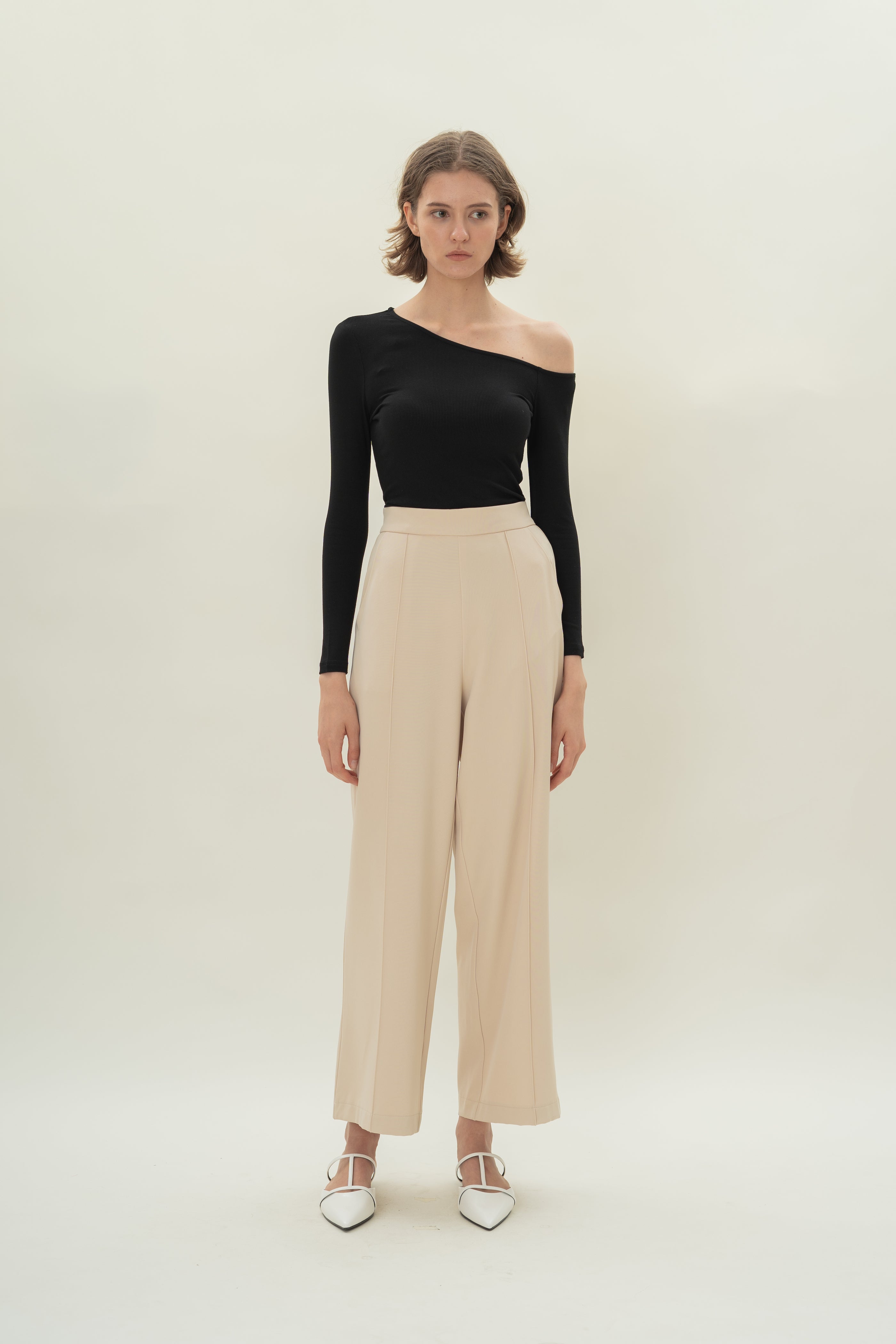 High Waisted Wide Legged Trousers w Foldlines in Light Sand