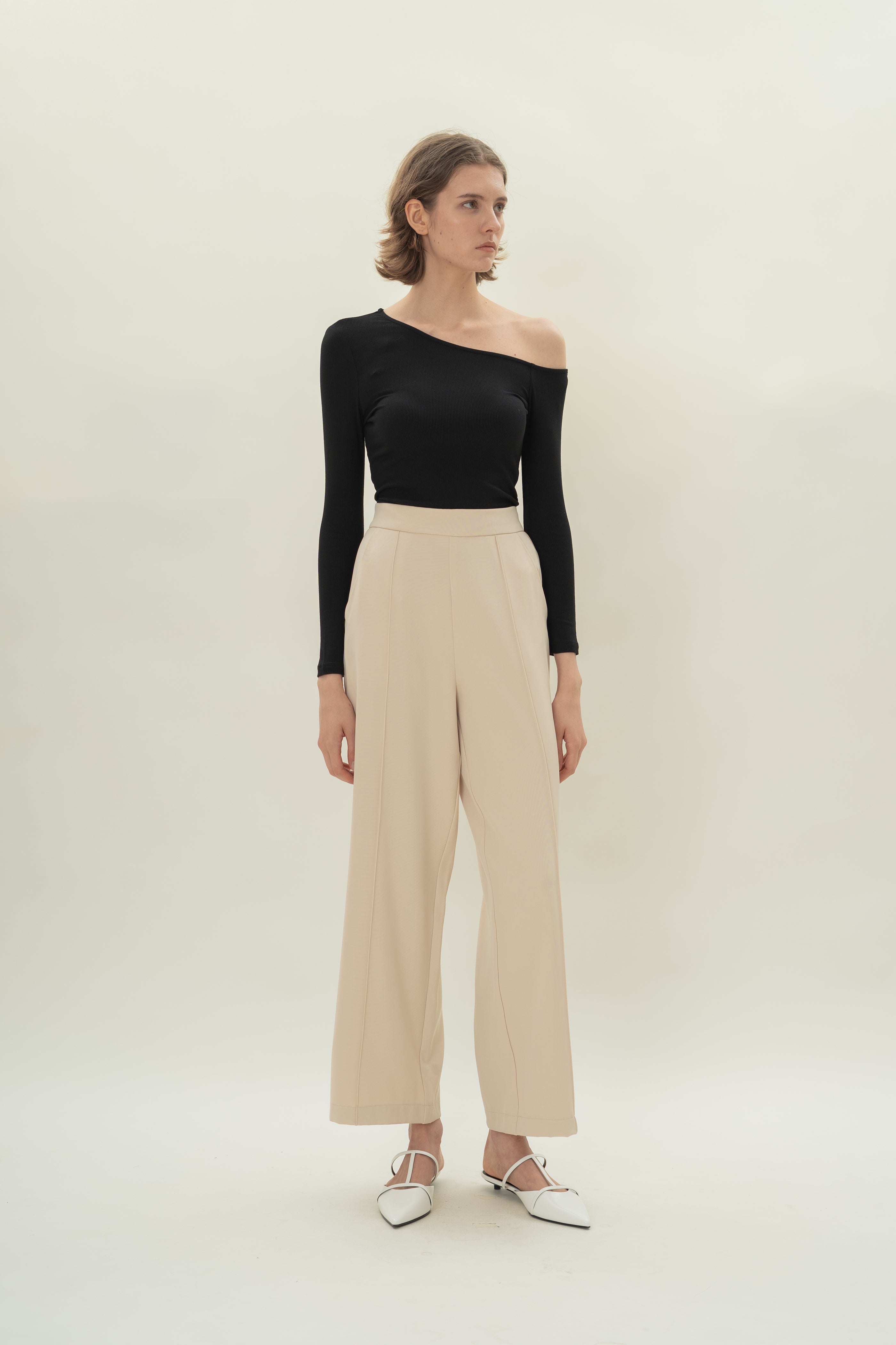 High Waisted Wide Legged Trousers w Foldlines in Light Sand