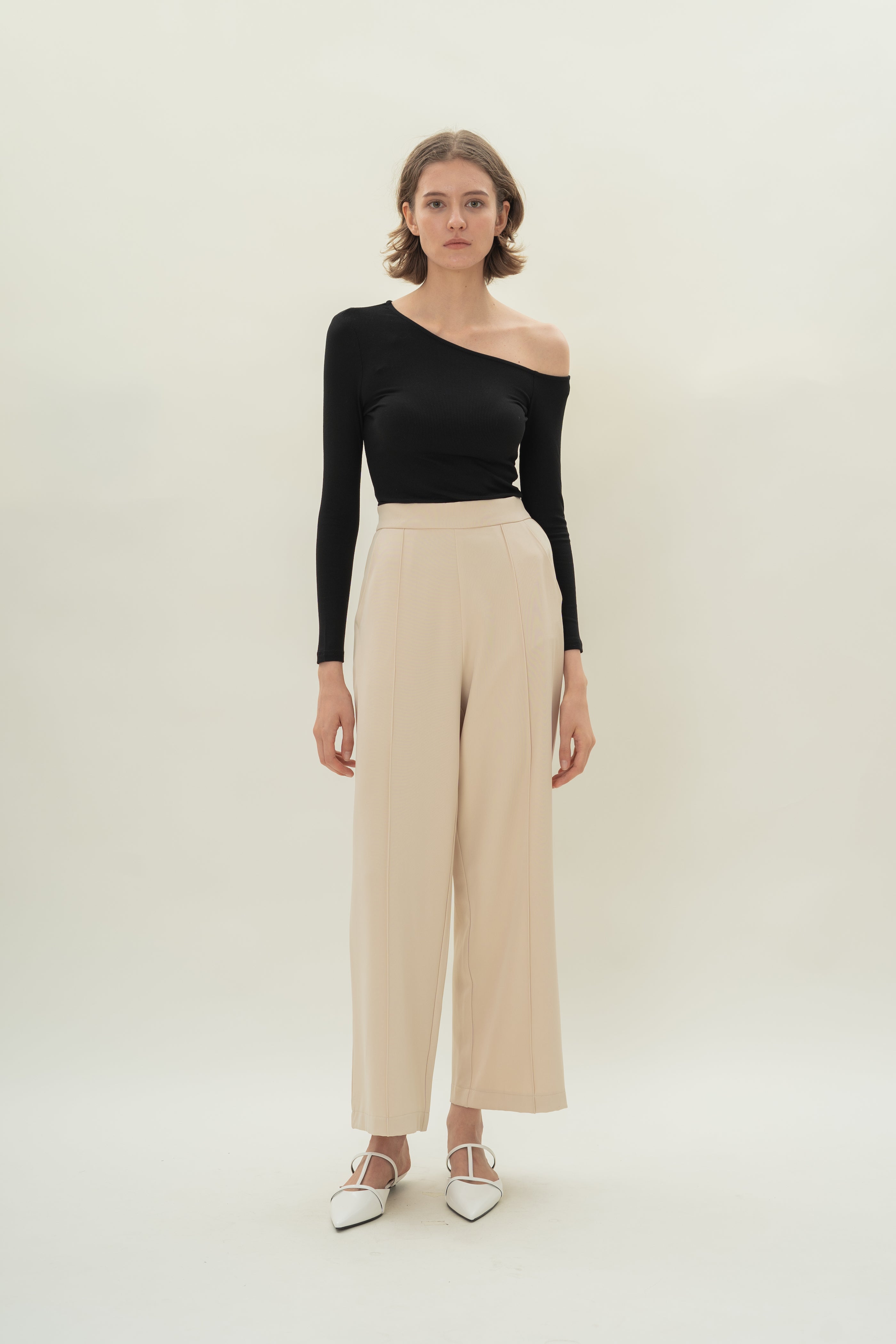 High Waisted Wide Legged Trousers w Foldlines in Light Sand