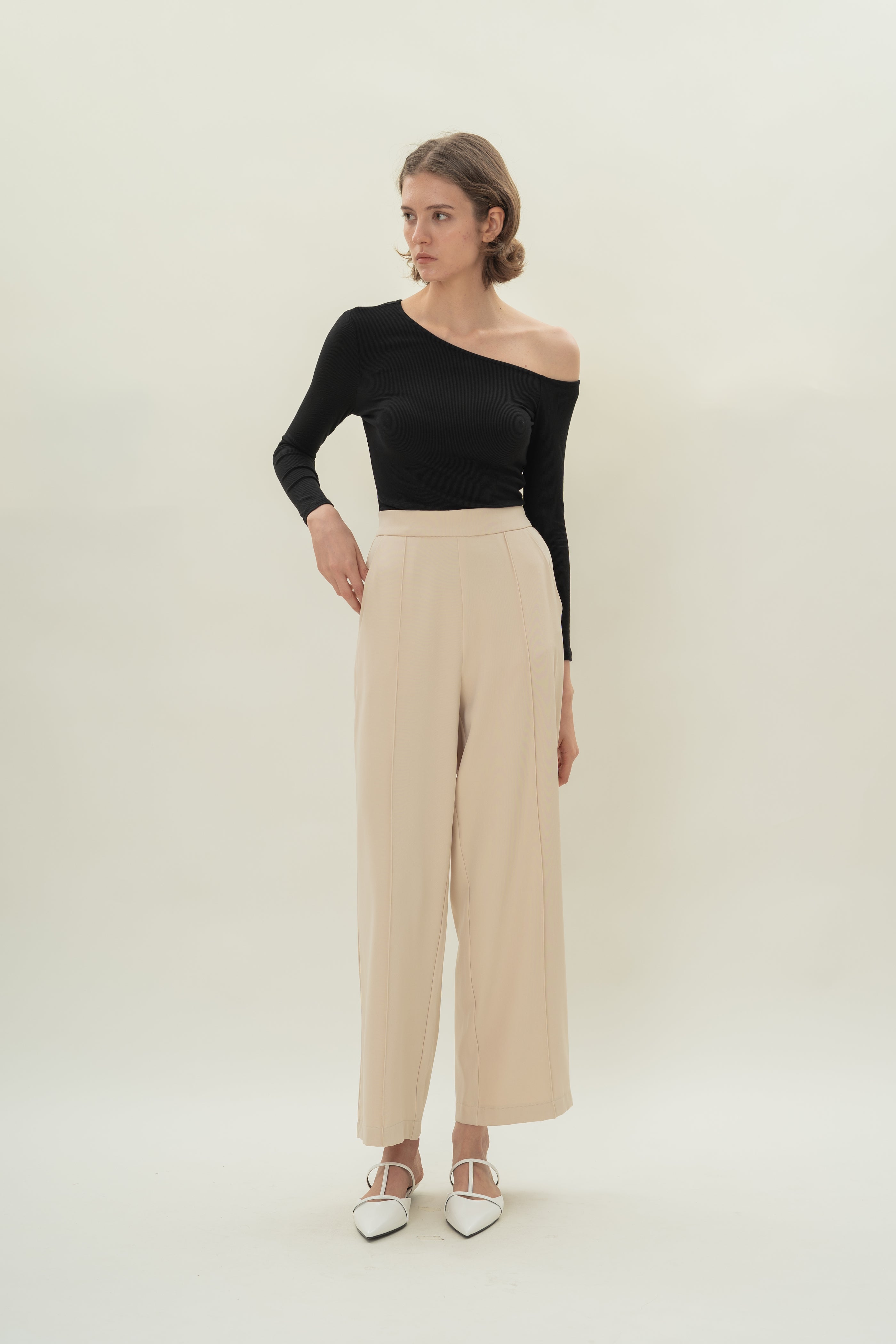 High Waisted Wide Legged Trousers w Foldlines in Light Sand