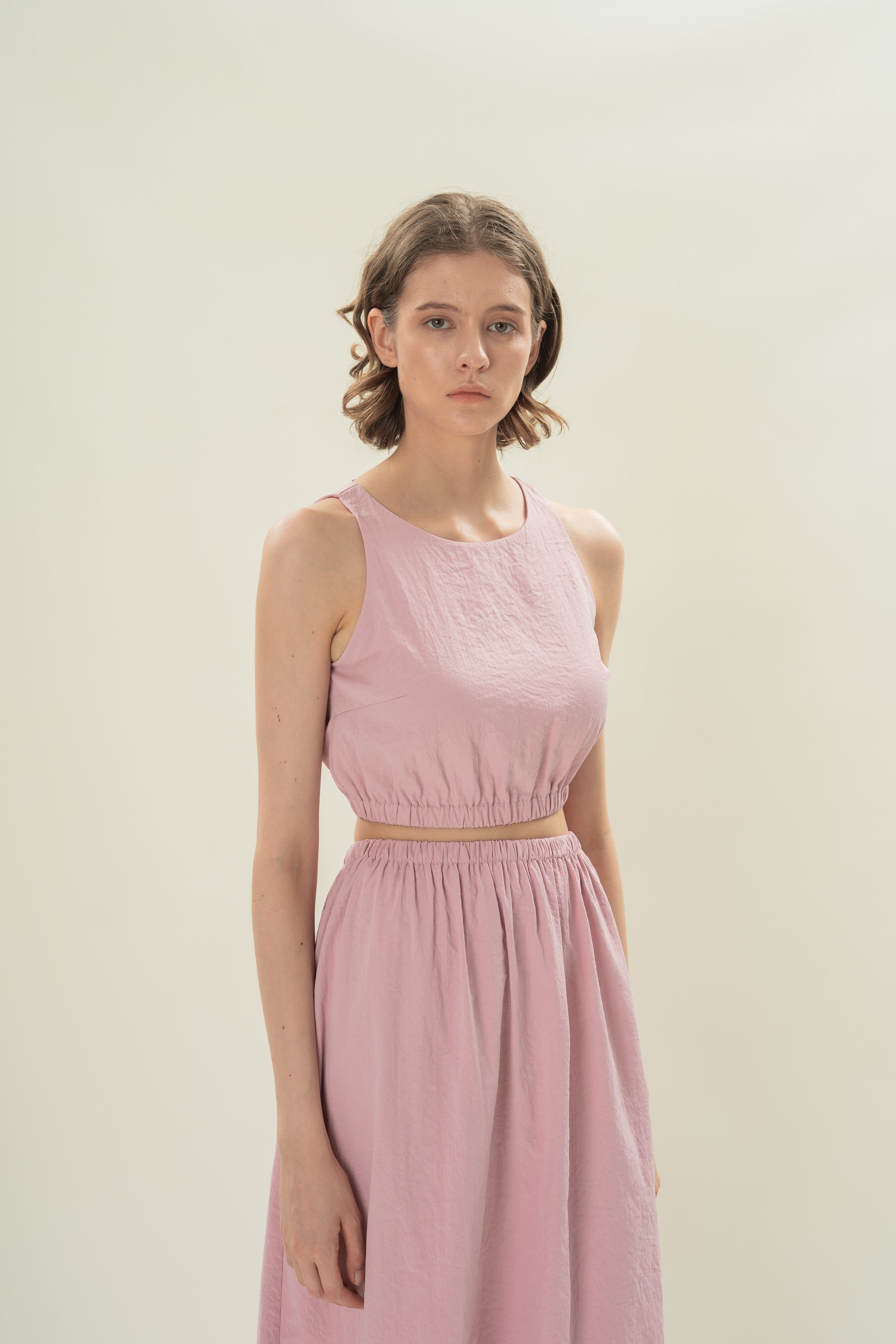 Sleeveless Cropped Gathered Waist Top in Hibiscus