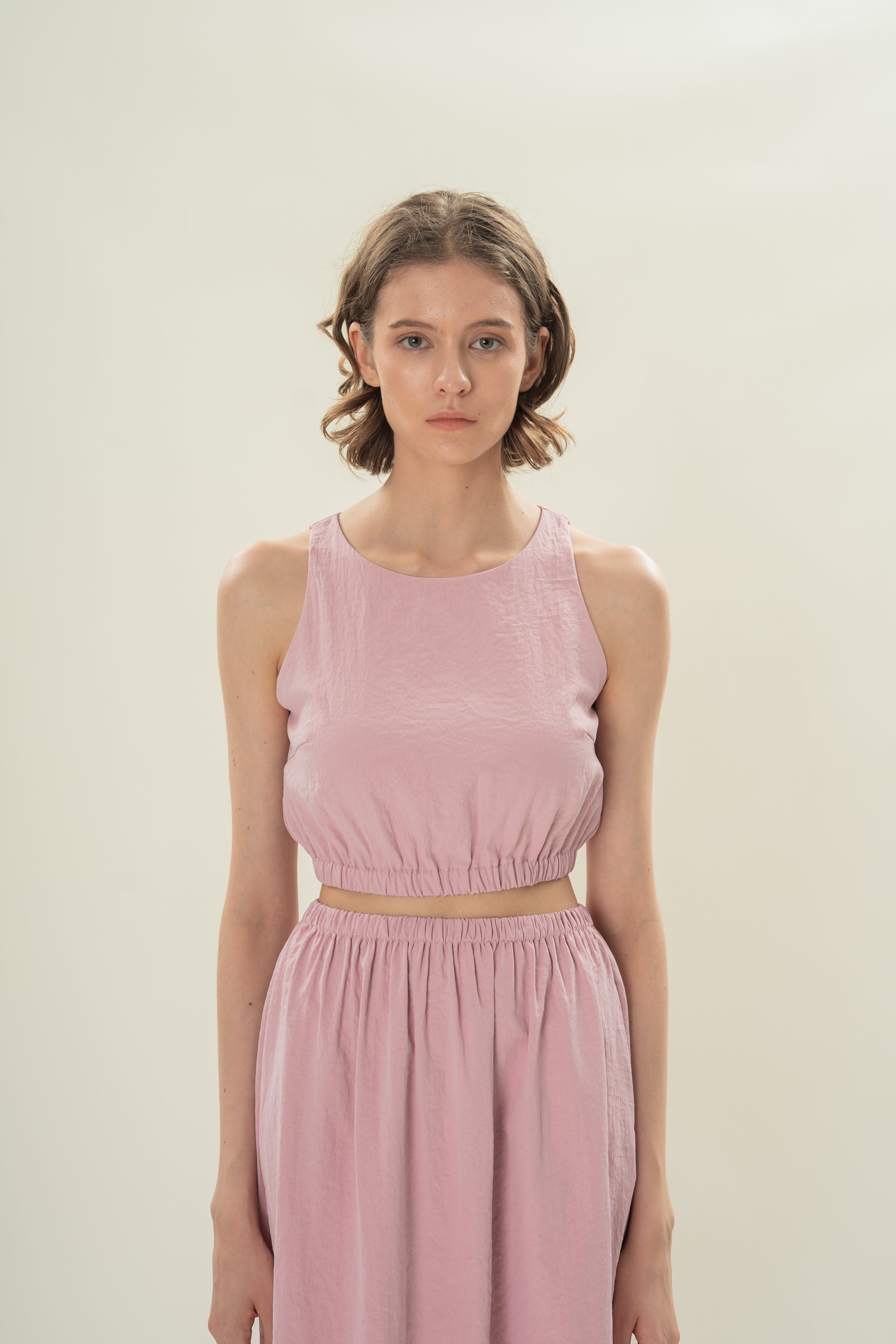 Sleeveless Cropped Gathered Waist Top in Hibiscus