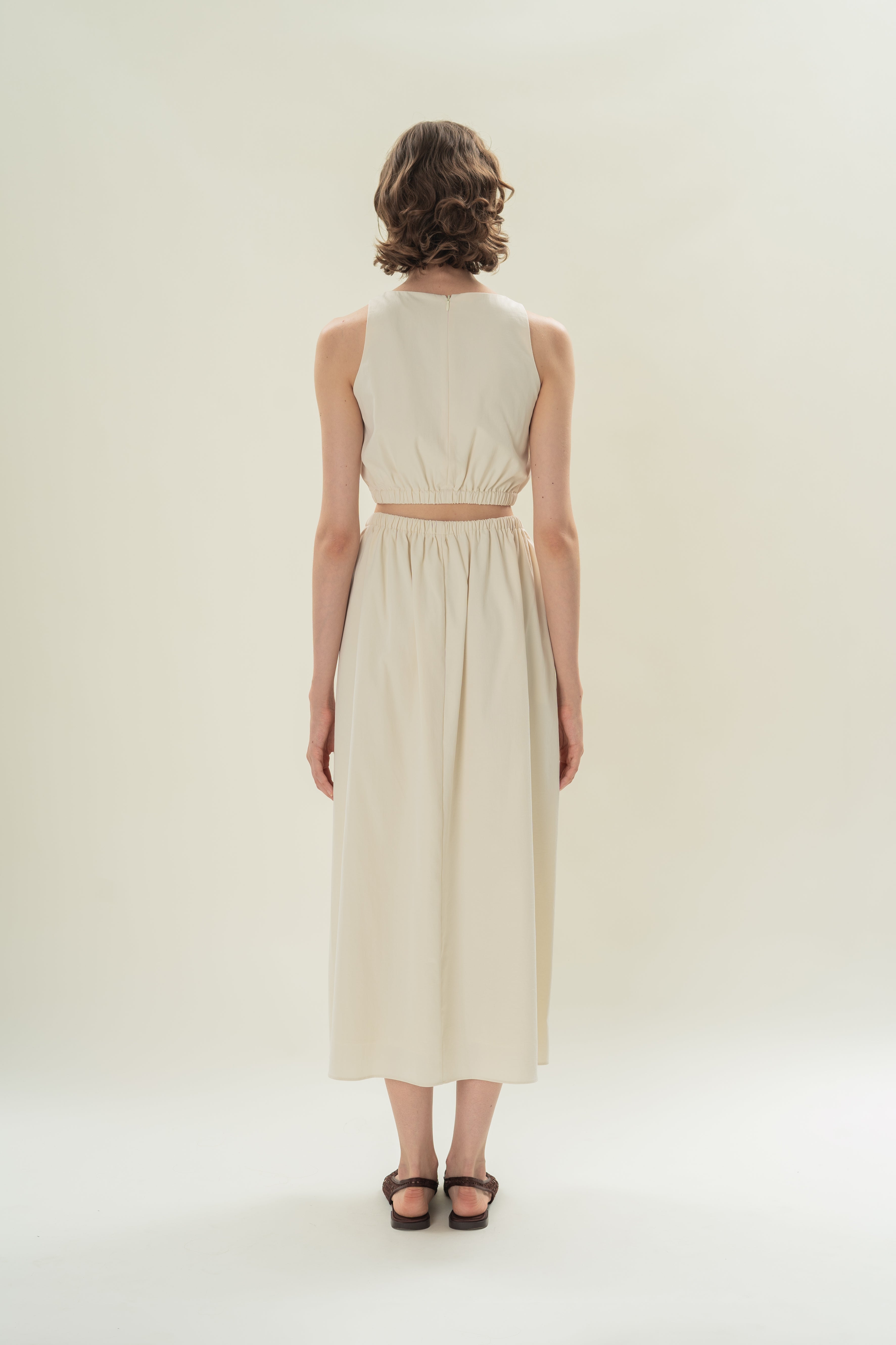 Sleeveless Cropped Gathered Waist Top in Natural