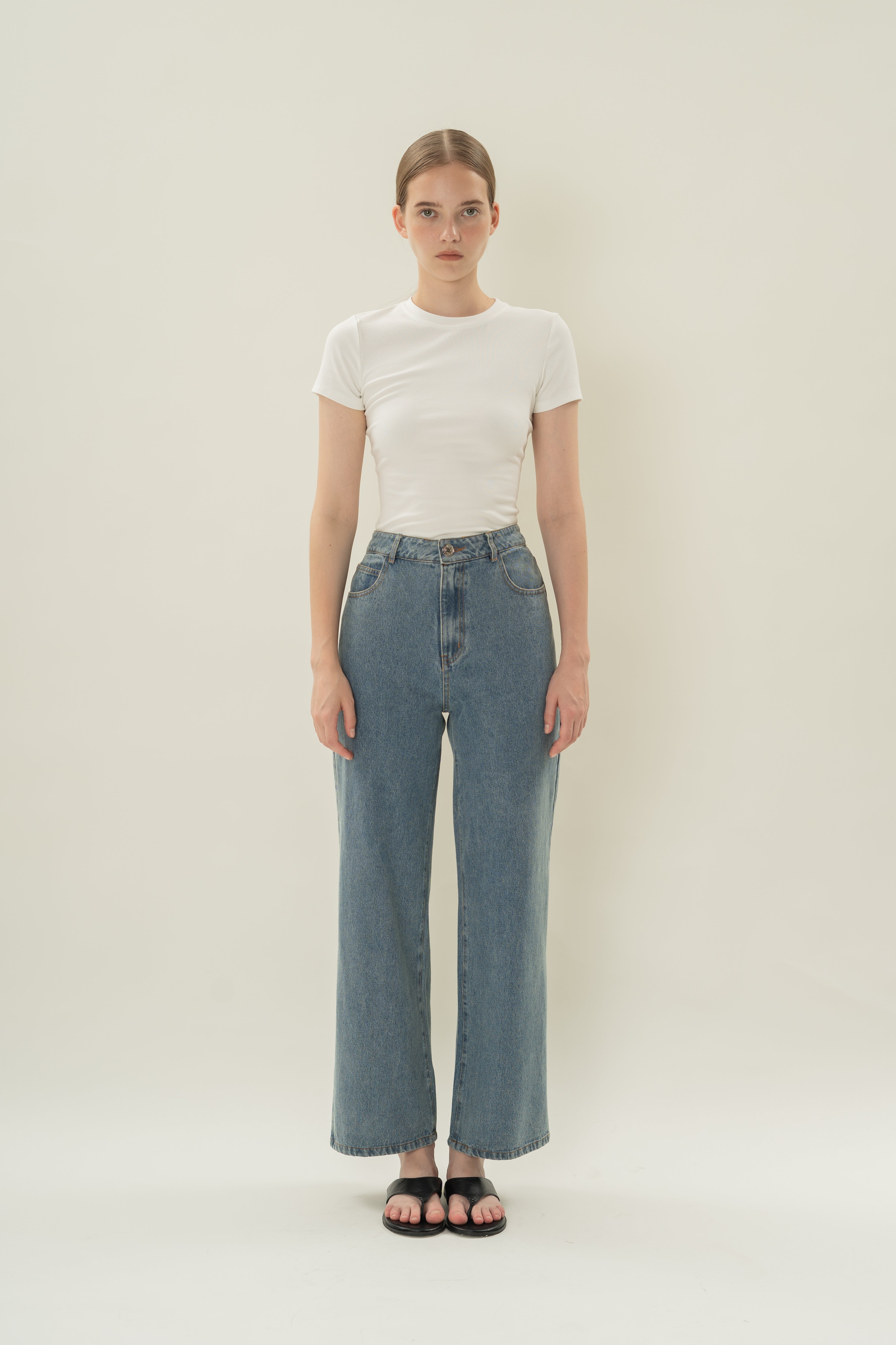 Studios Classic Straight Cut Jeans in Blue Wash