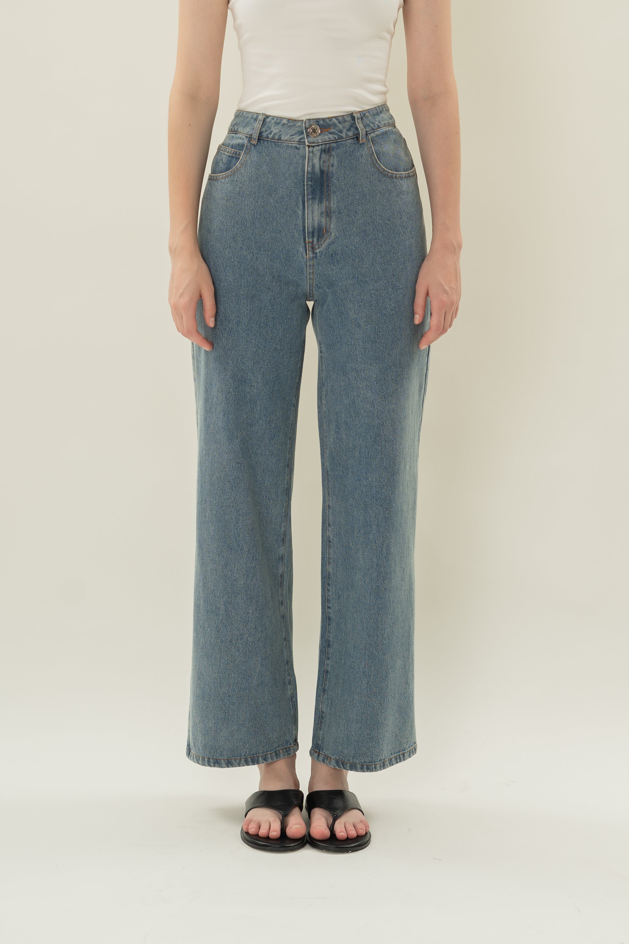Petite Studios Classic Straight Cut Jeans in Blue Wash