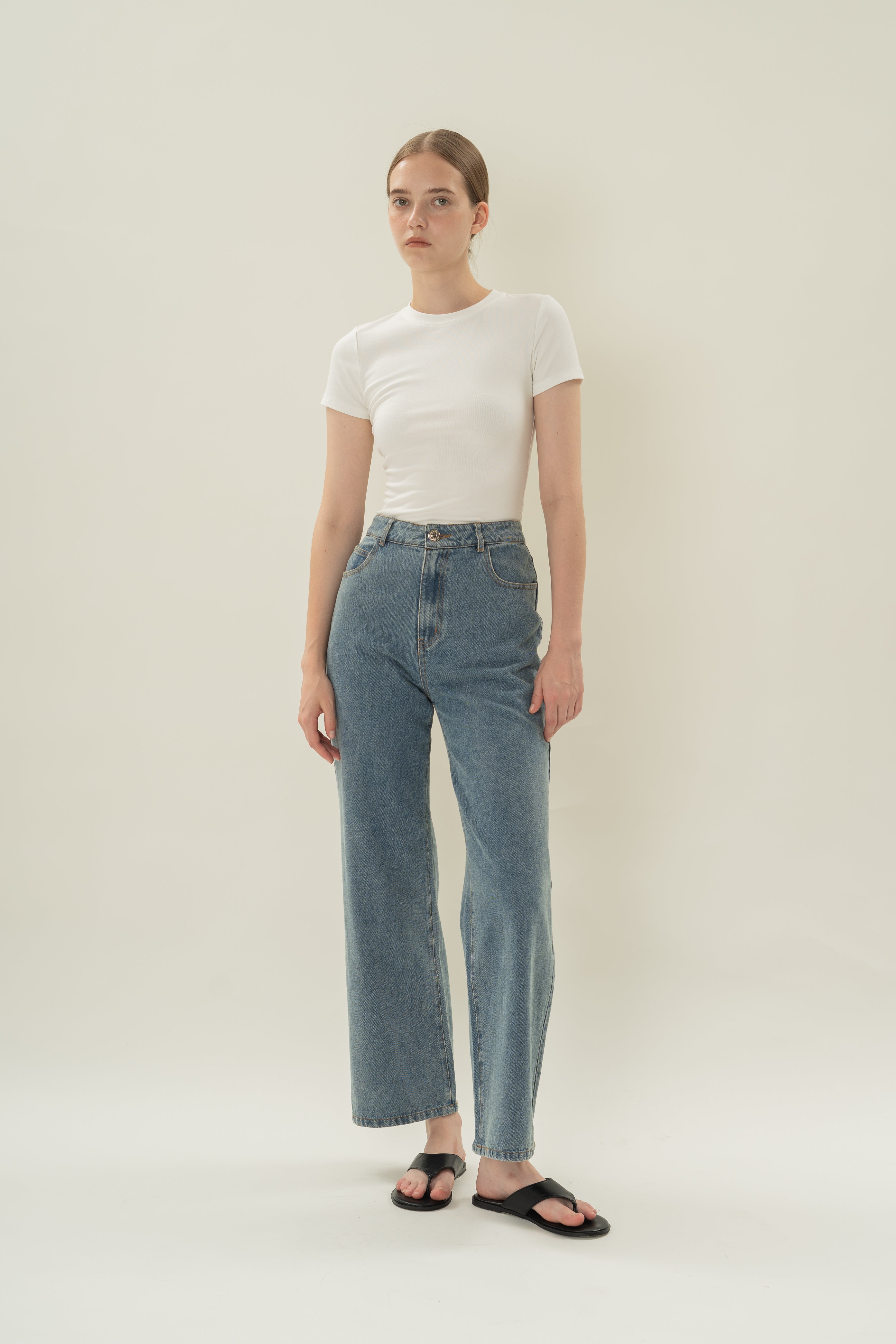 Petite Studios Classic Straight Cut Jeans in Blue Wash