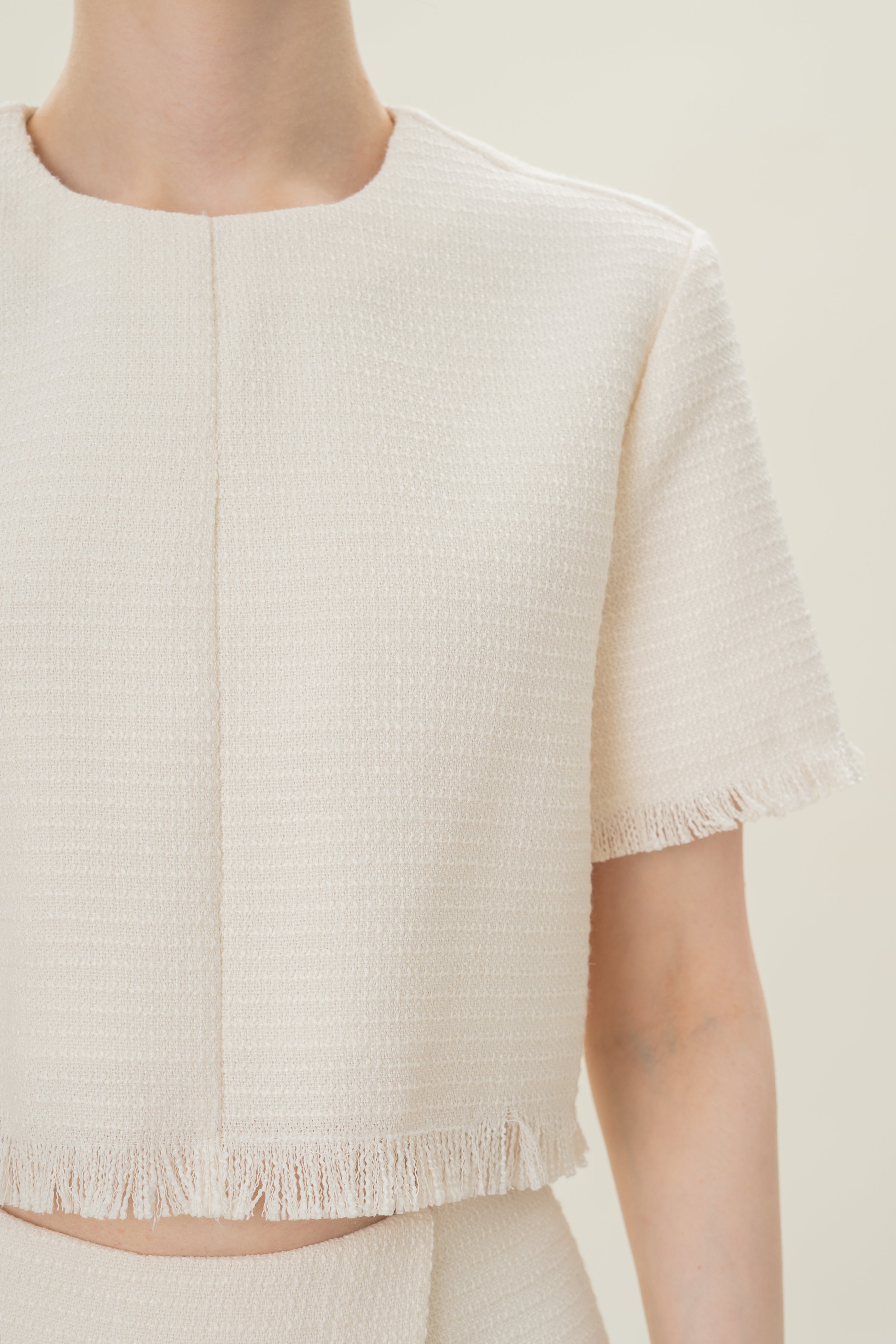 Frayed Hem Textured Short Sleeved Top in Tweed White