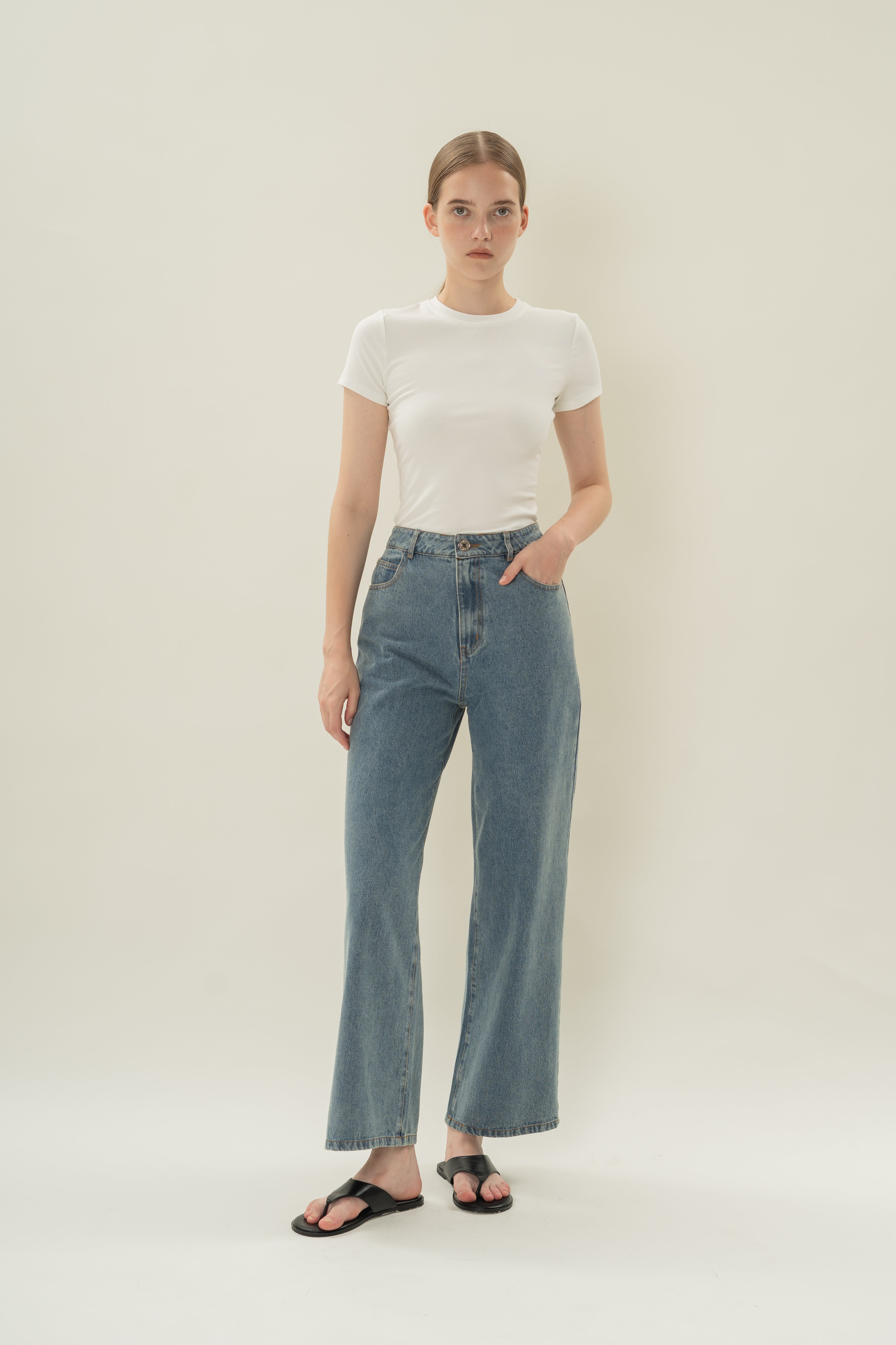 Studios Classic Straight Cut Jeans in Blue Wash