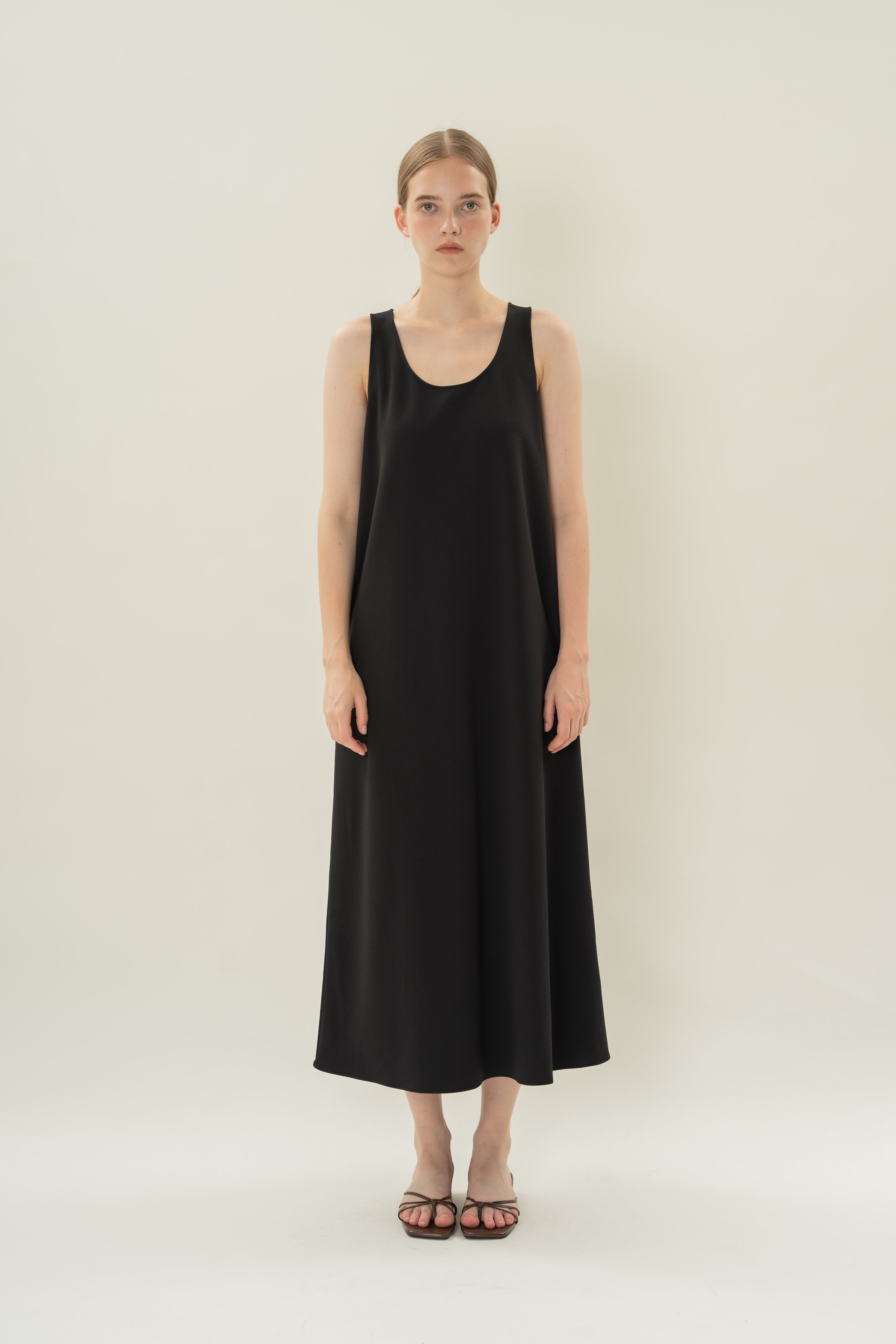 Scoop Neck Sleeveless A-Line Dress in Black