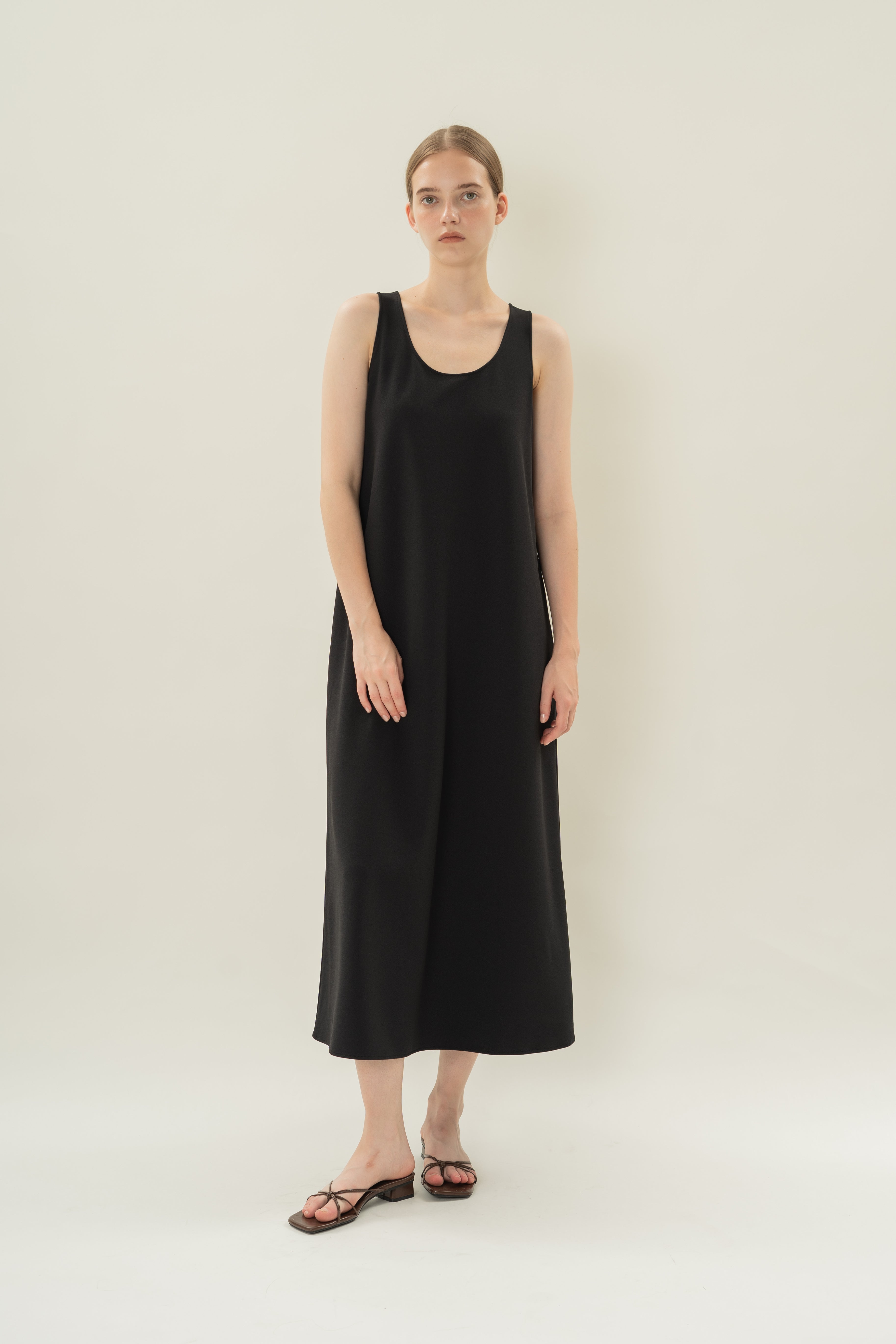 Scoop Neck Sleeveless A-Line Dress in Black