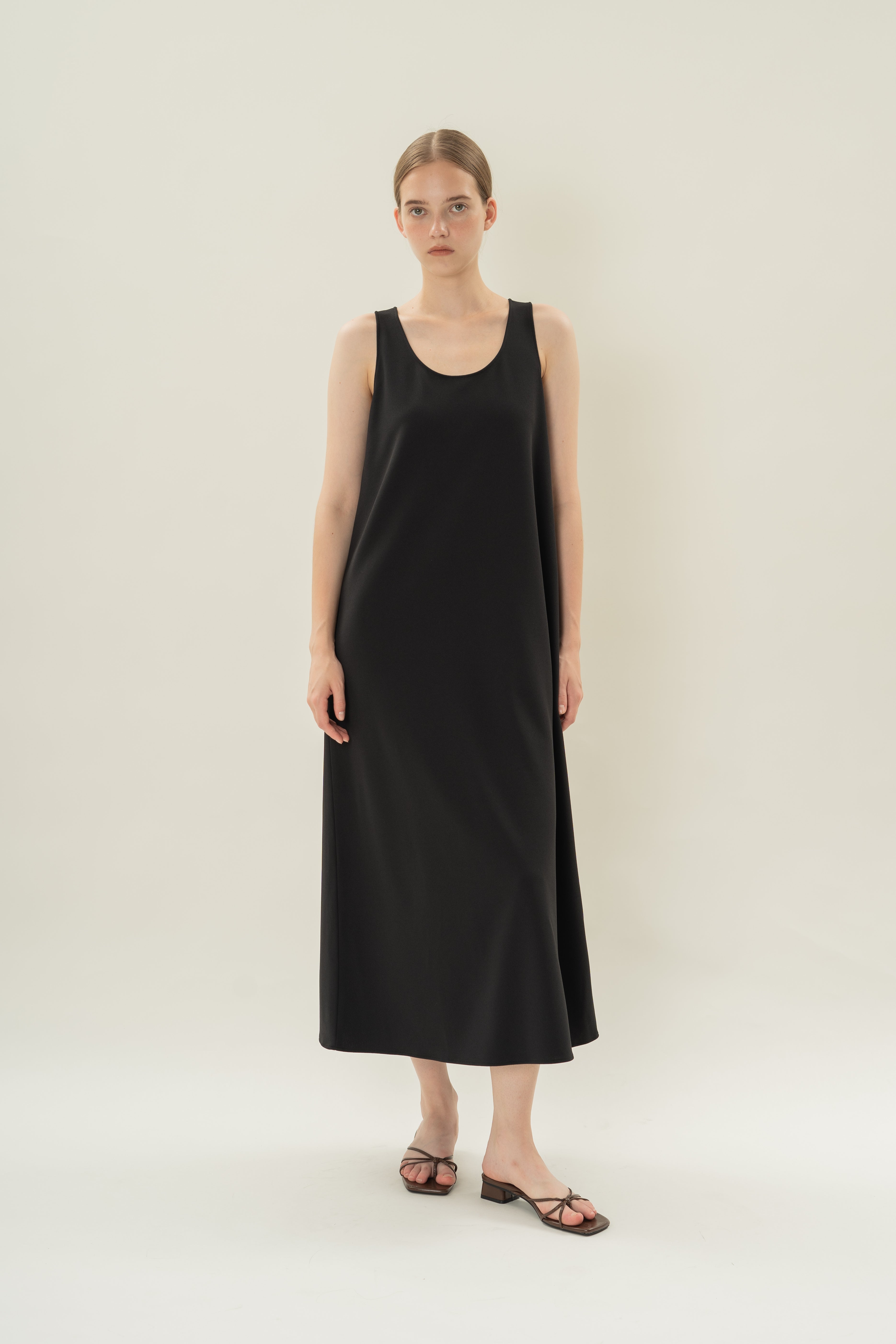 Scoop Neck Sleeveless A-Line Dress in Black