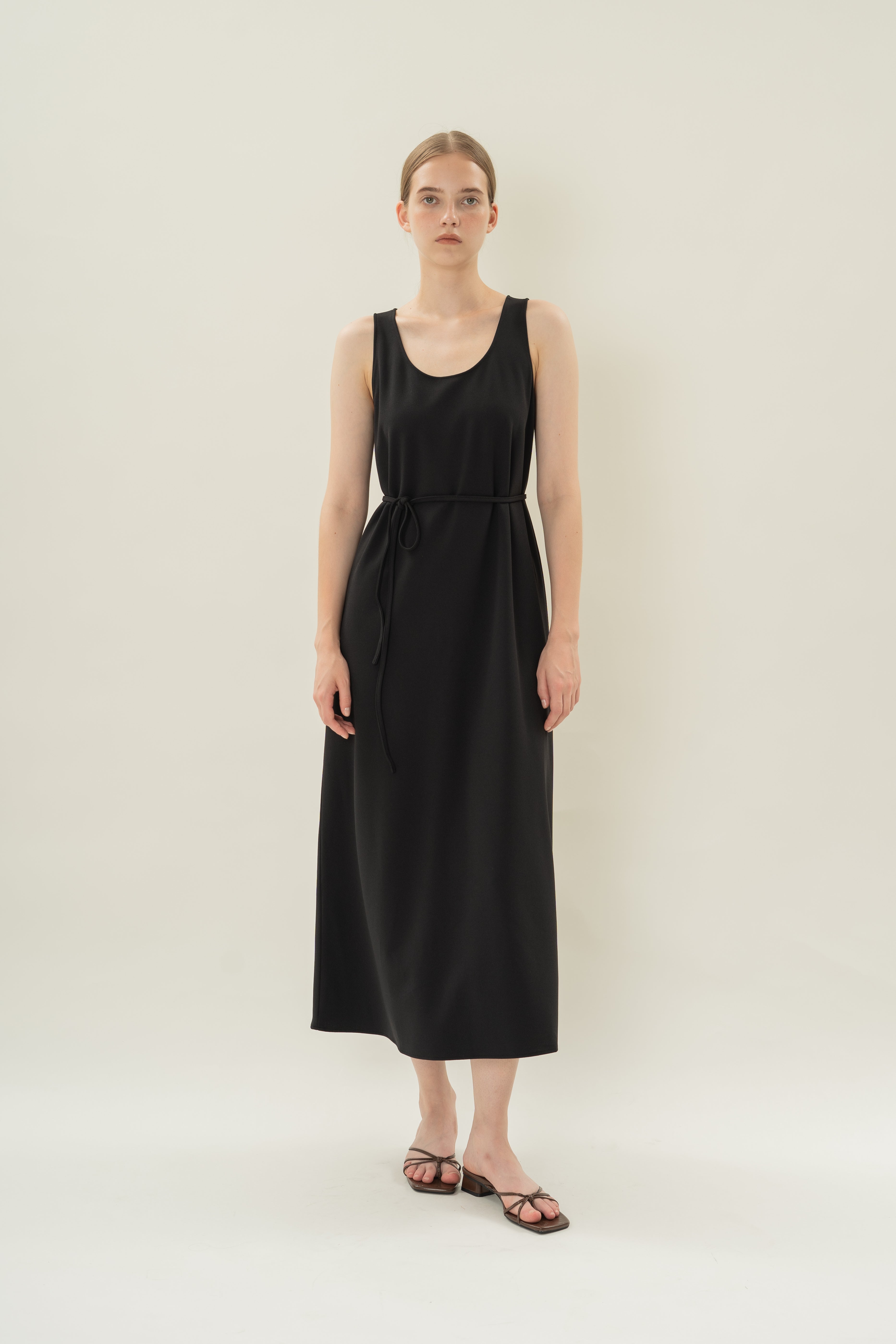 Scoop Neck Sleeveless A-Line Dress in Black