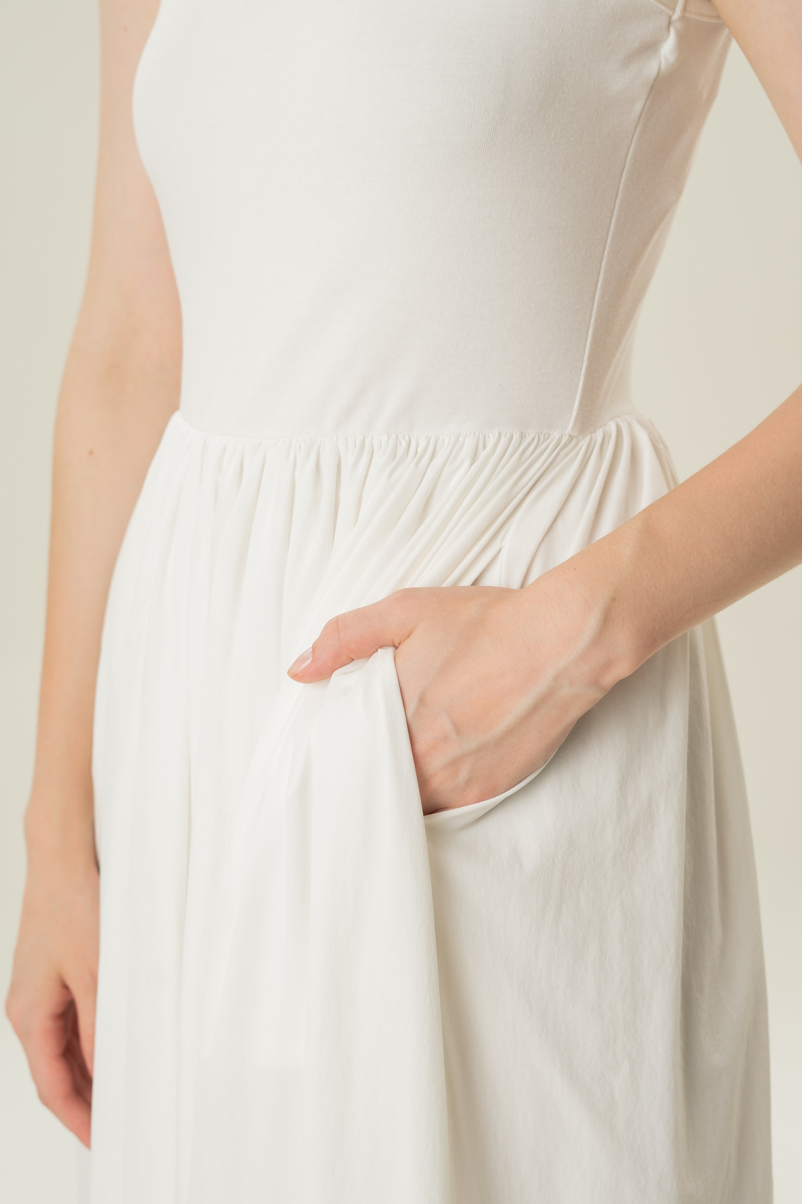 Scoop Neck Contrast Panel Midi Dress in White