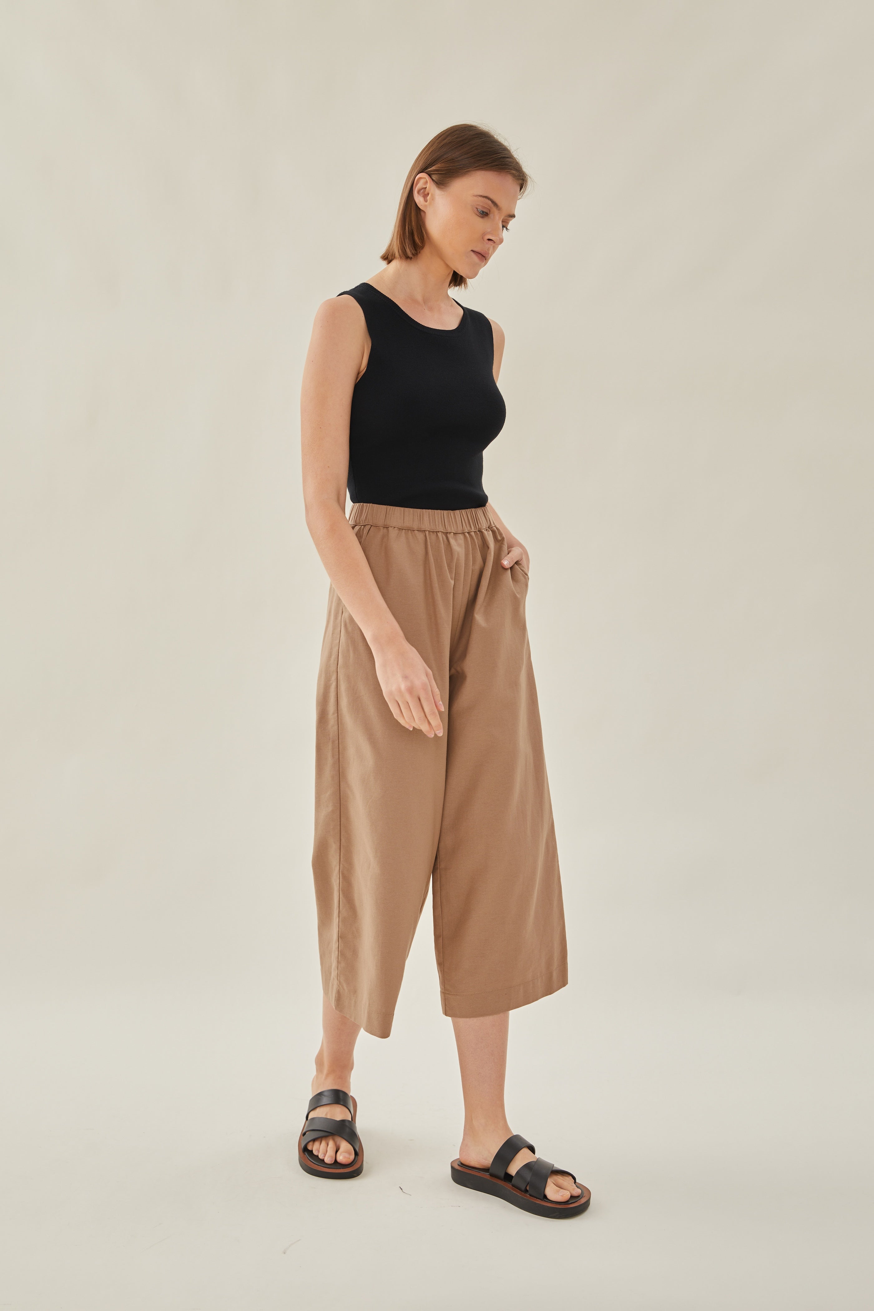 Cropped Relaxed Waisted Trousers in Tan