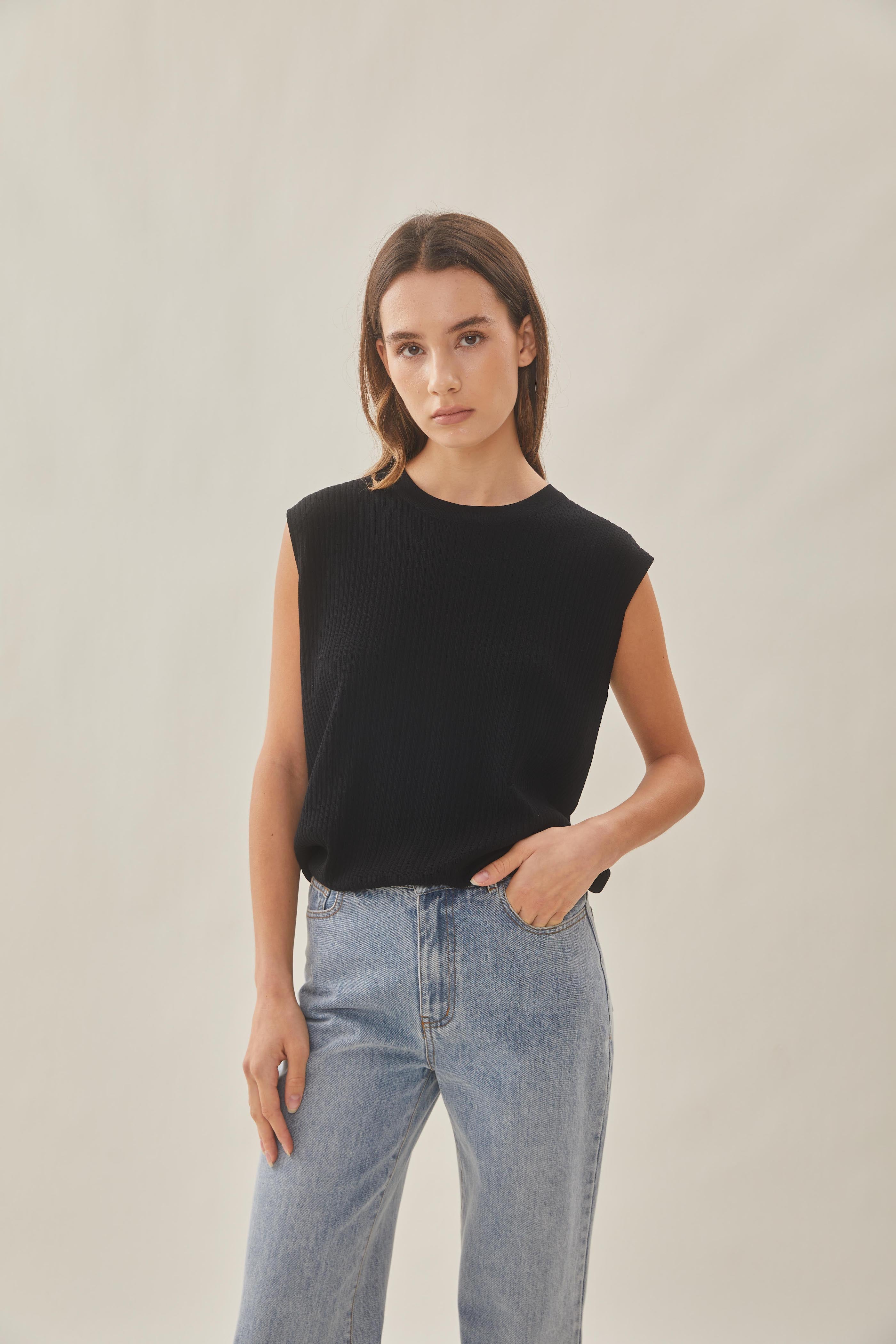 Knitted Round Neck Sleeveless Top in Black