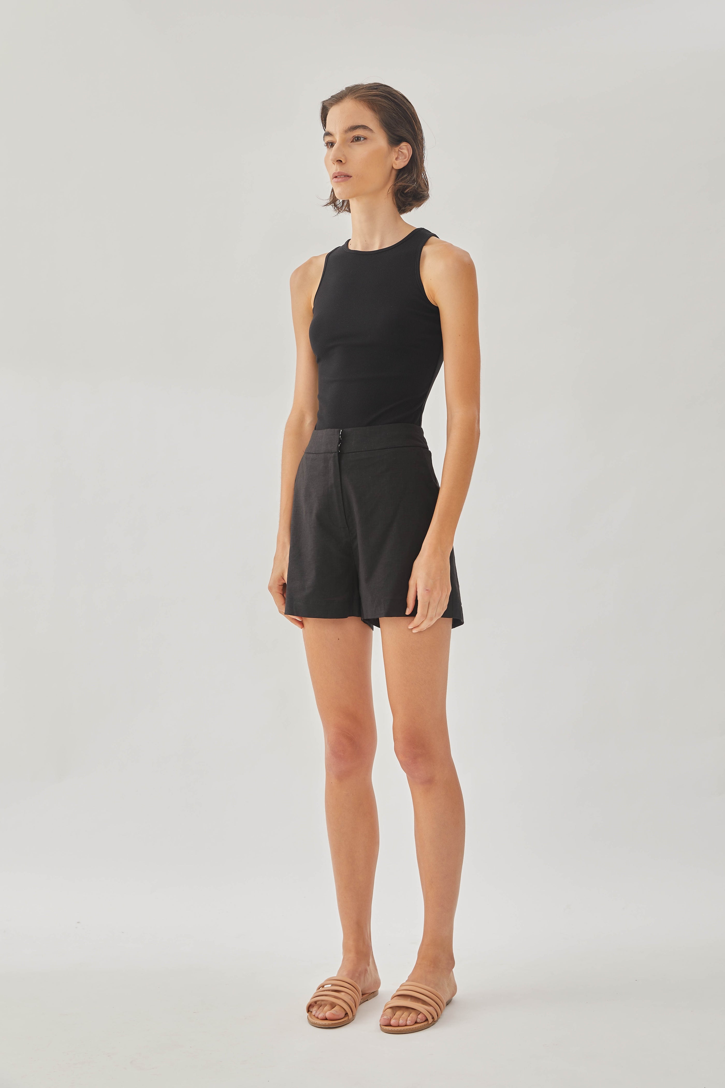 Linen High-waisted Shorts in Black